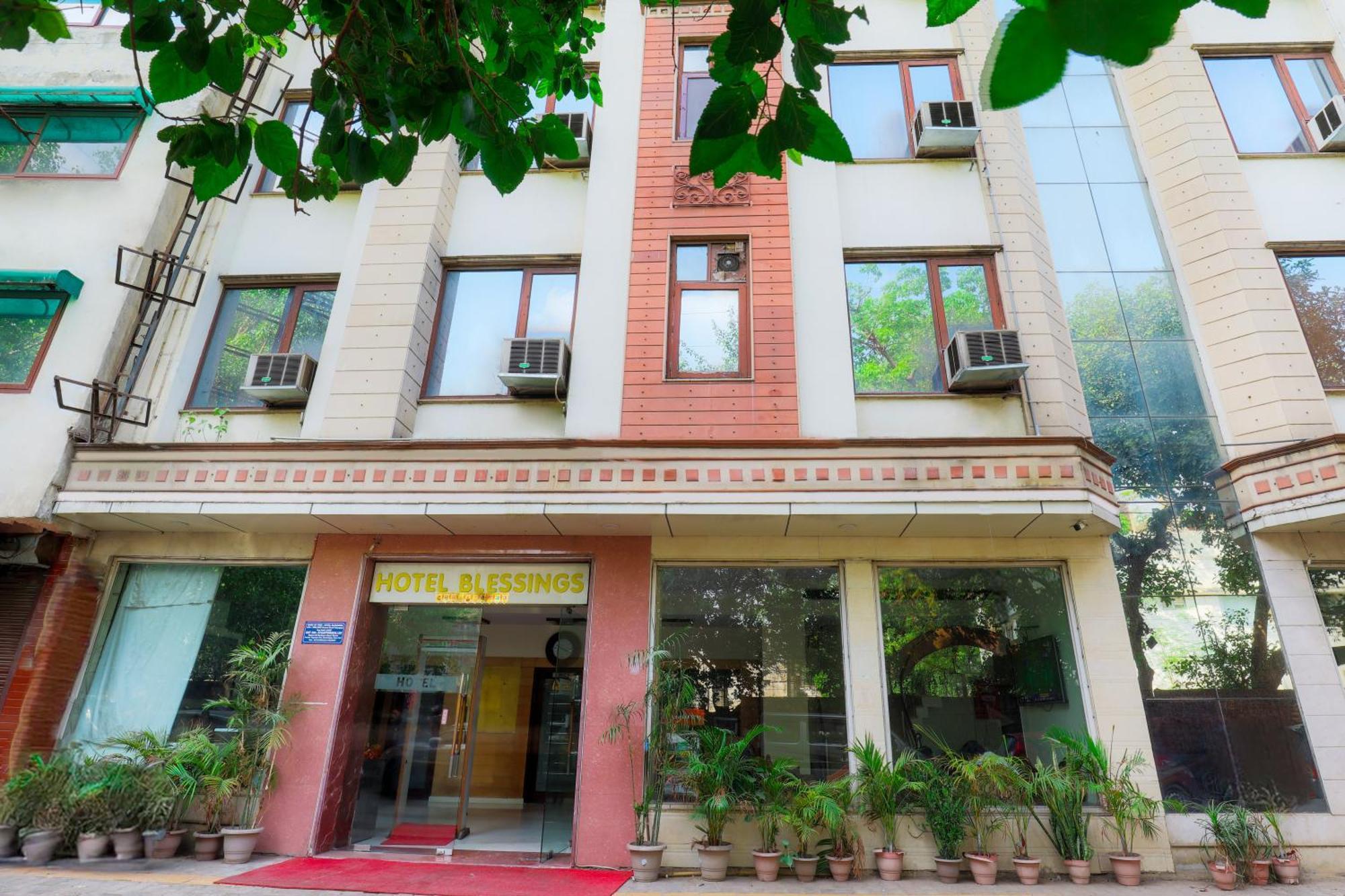 Hotel Blessings On Road Near New Delhi Railway Station 3*