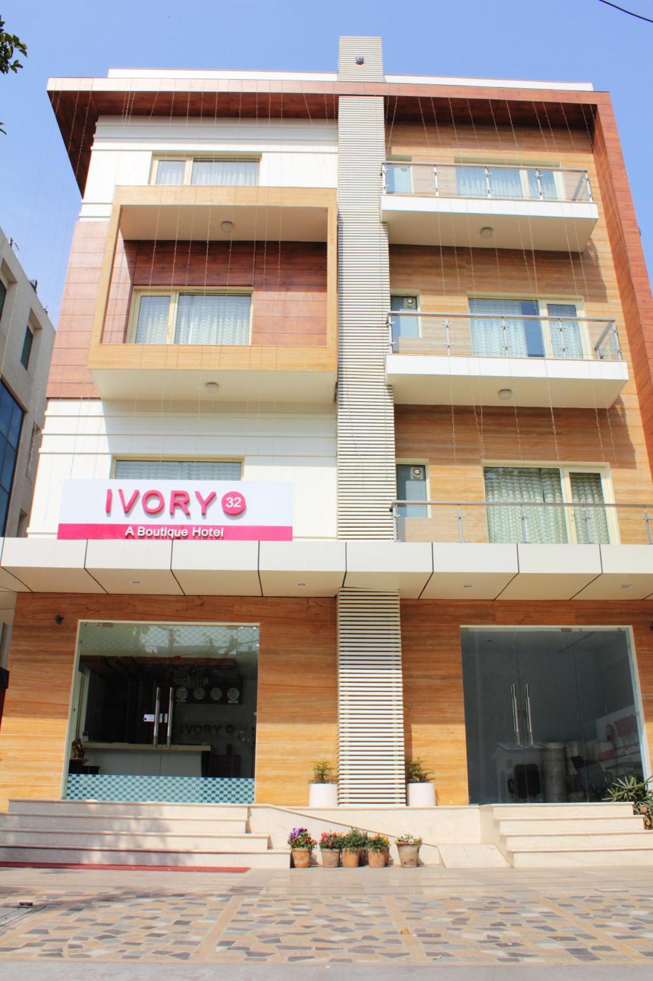 Hotel Ivory 32 3*