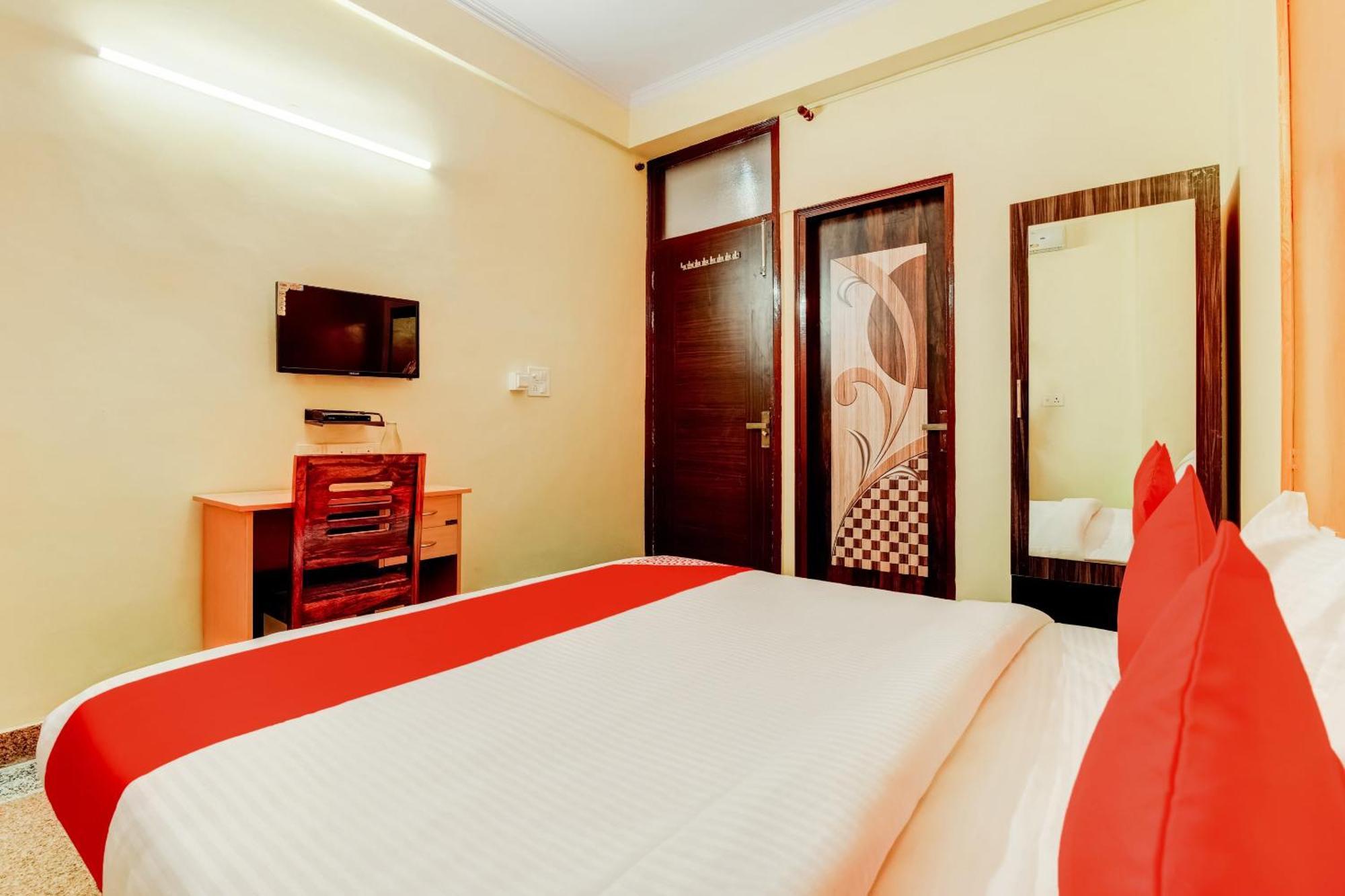 Hotel Oyo Flagship Jhankar Road 3*