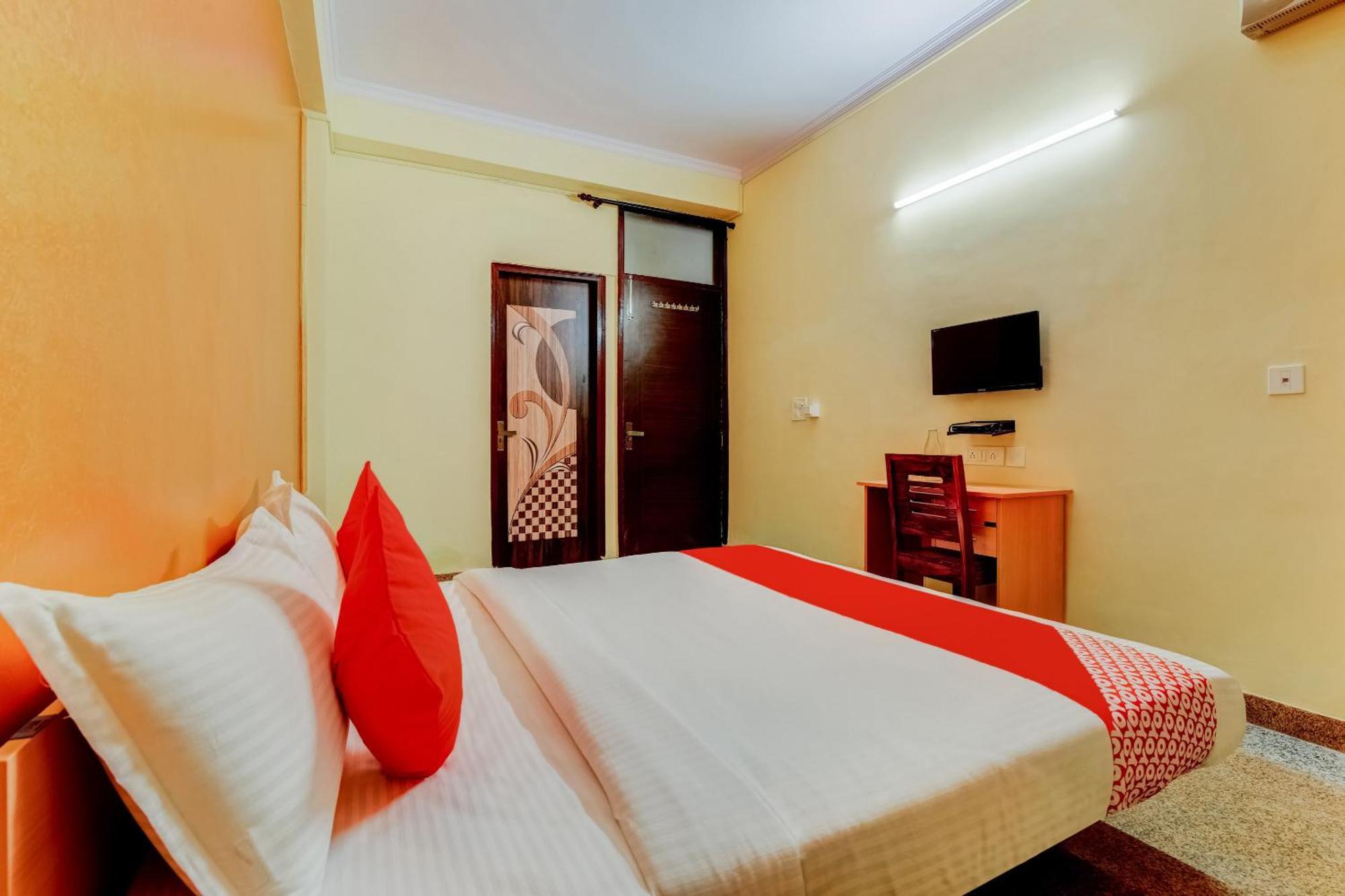Hotel Oyo Flagship Jhankar Road