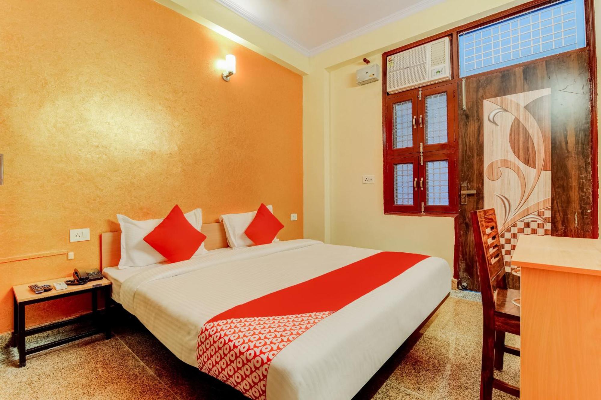 Hotel Oyo Flagship Jhankar Road