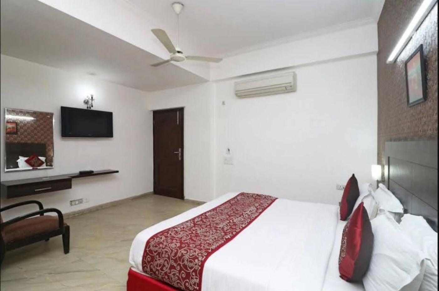 Hotel Jashn Near Apollo Hospital New Delhi