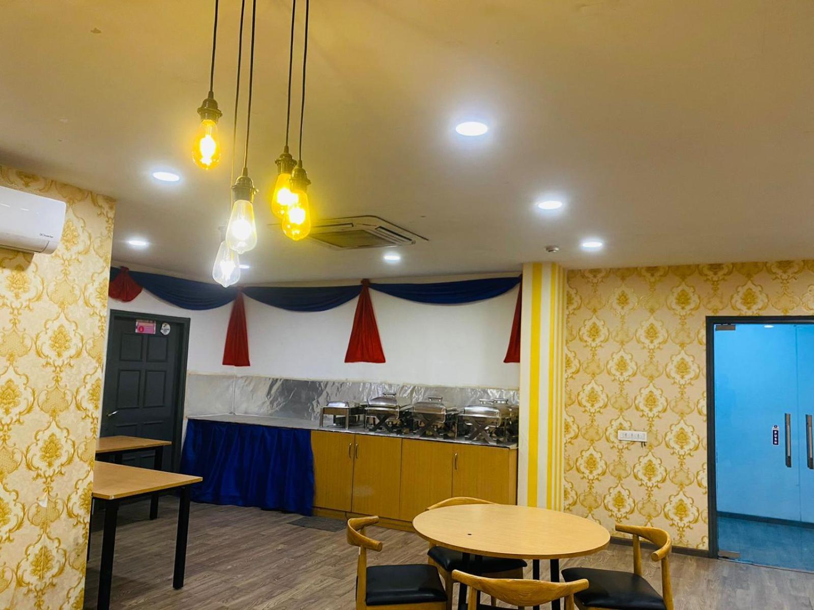 Hotel Qotel Chhatarpur- Opp Tivoli Garden 3*