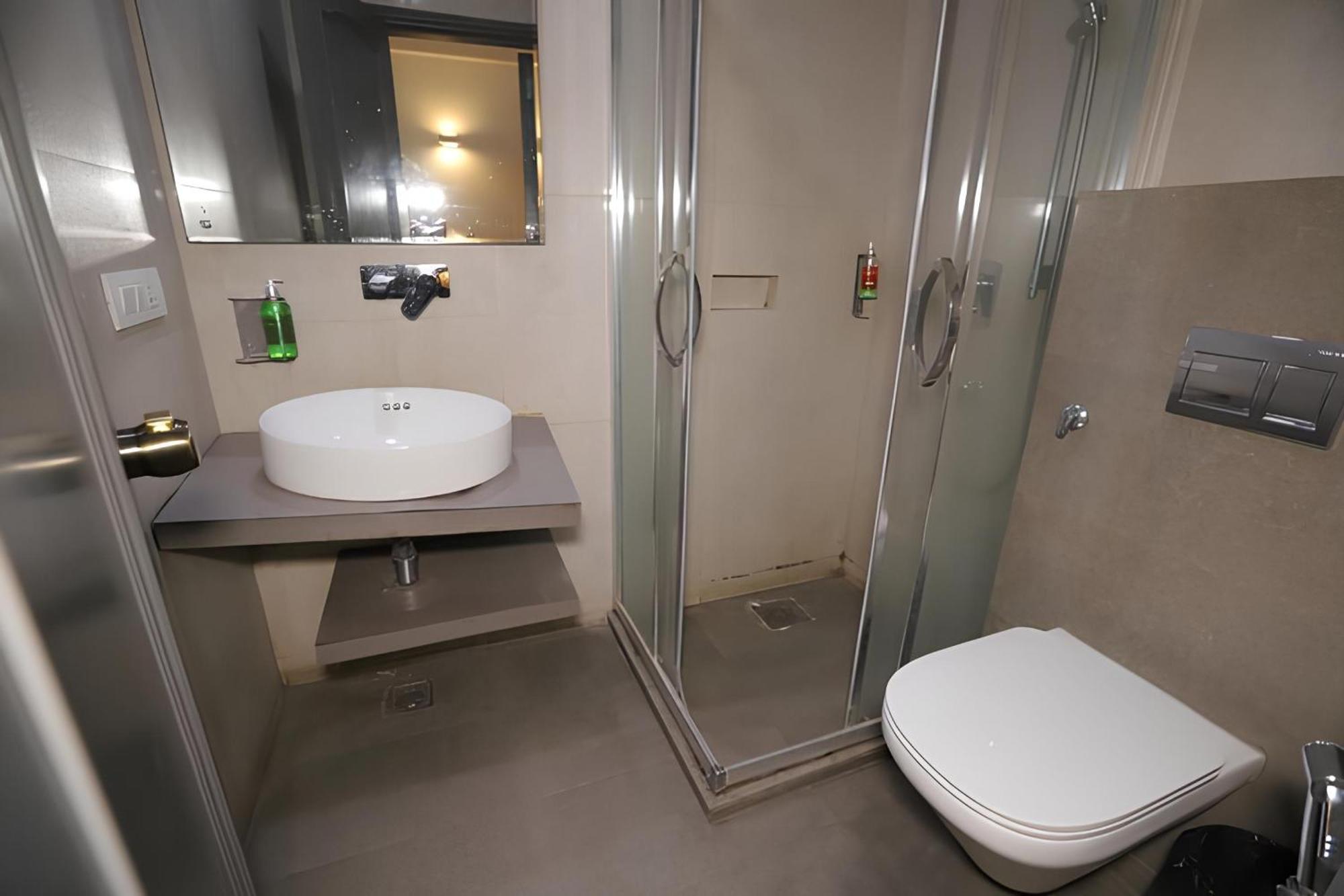 Hotel Qotel Chhatarpur- Opp Tivoli Garden Nova Deli