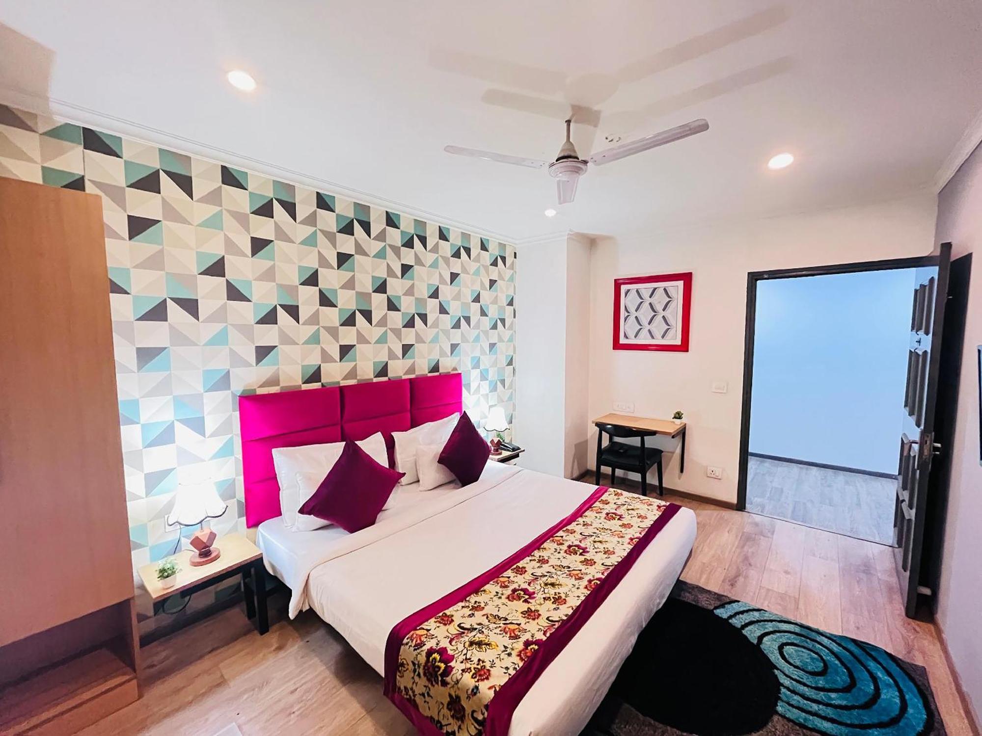 Hotel Qotel Chhatarpur- Opp Tivoli Garden 3*