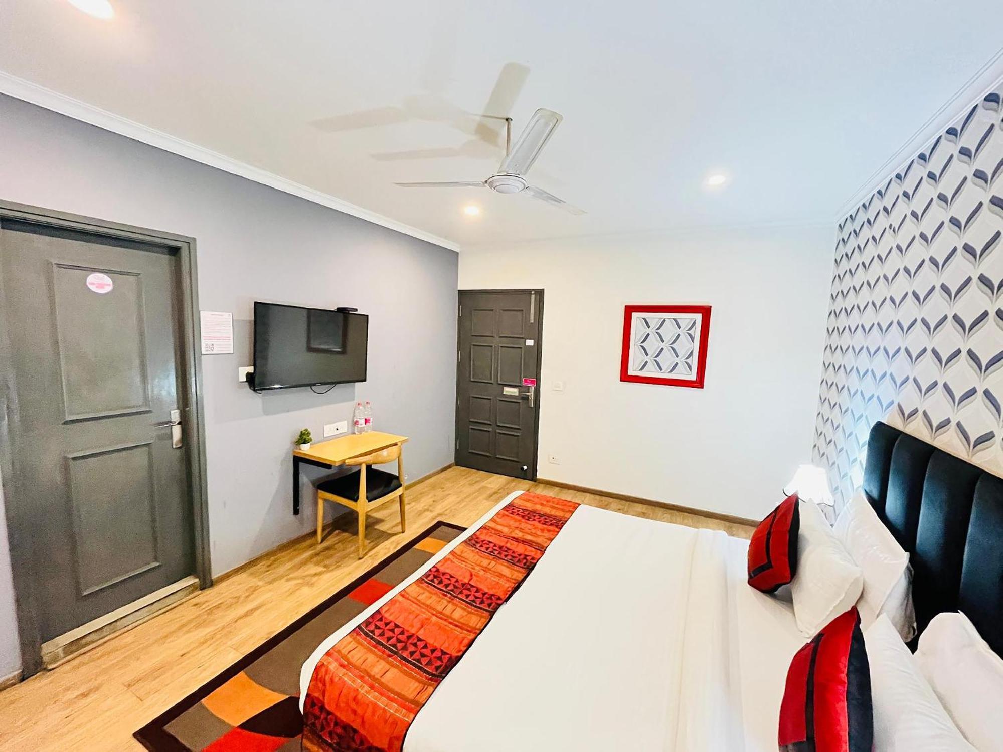 Hotel Qotel Chhatarpur- Opp Tivoli Garden 3*