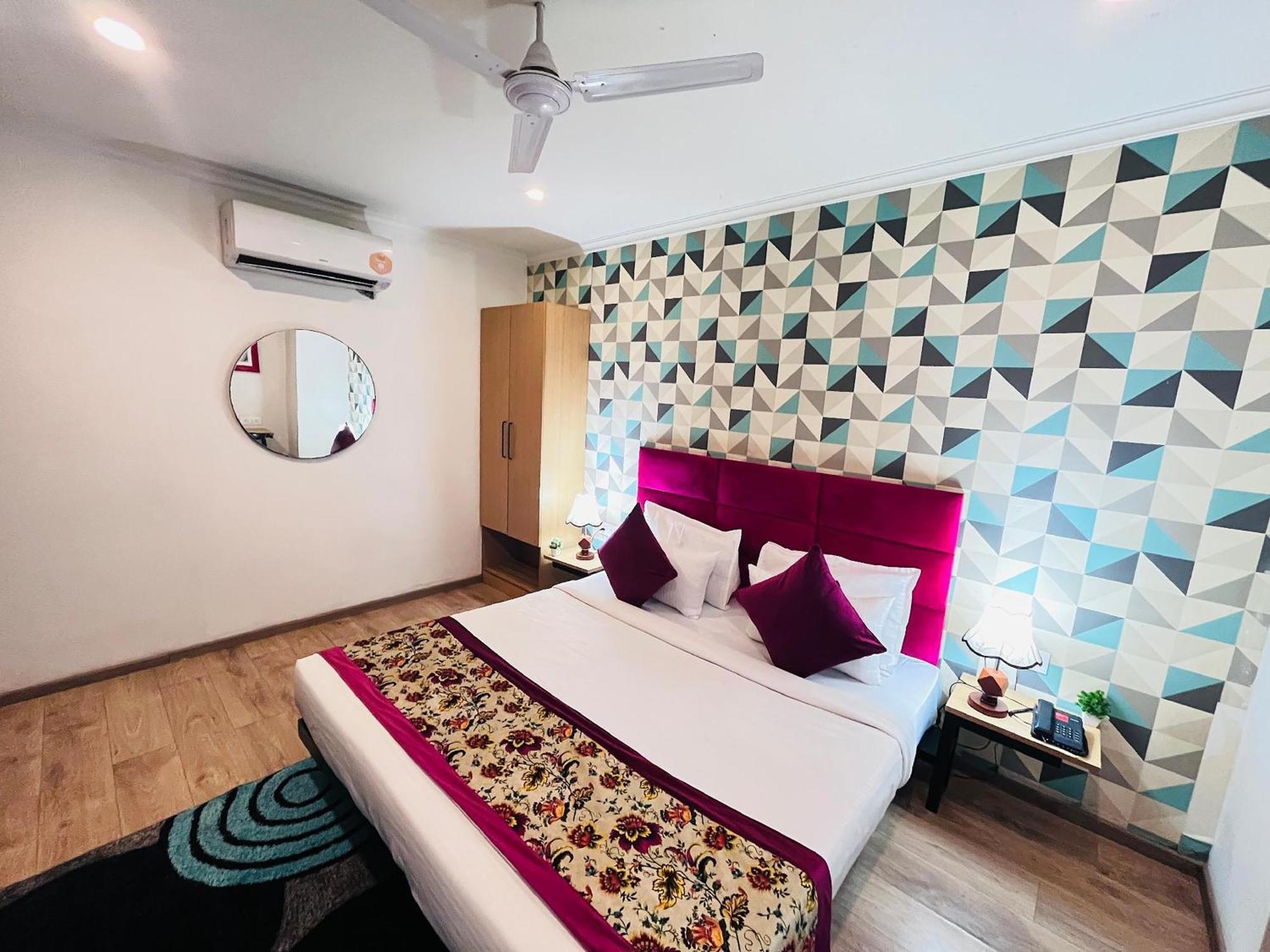 Qotel Chhatarpur- Opp Tivoli Garden Nova Deli