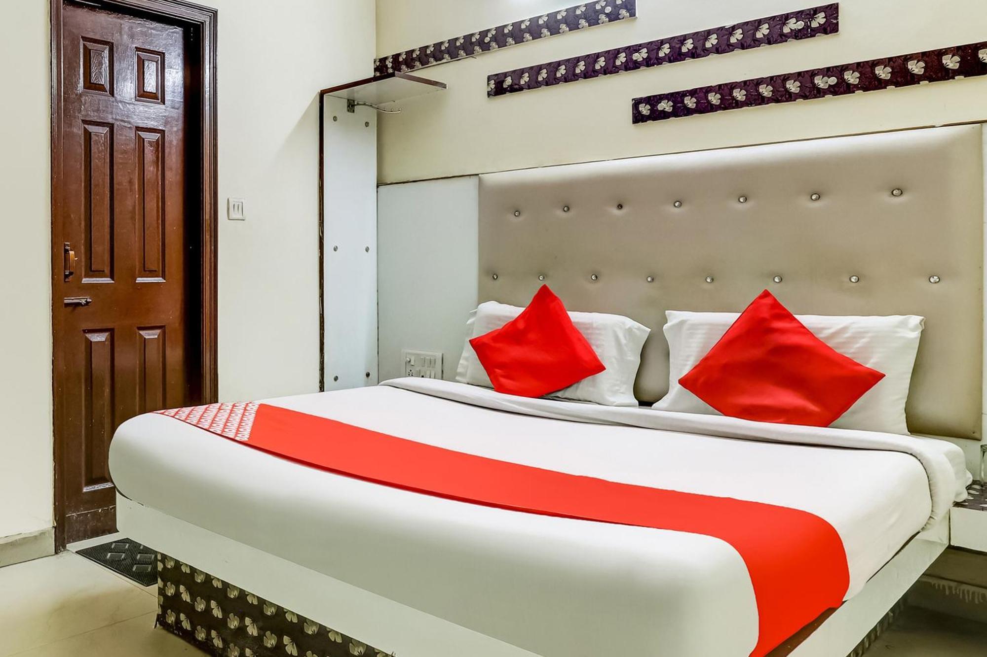 Hotel O Tushar Continental New Delhi