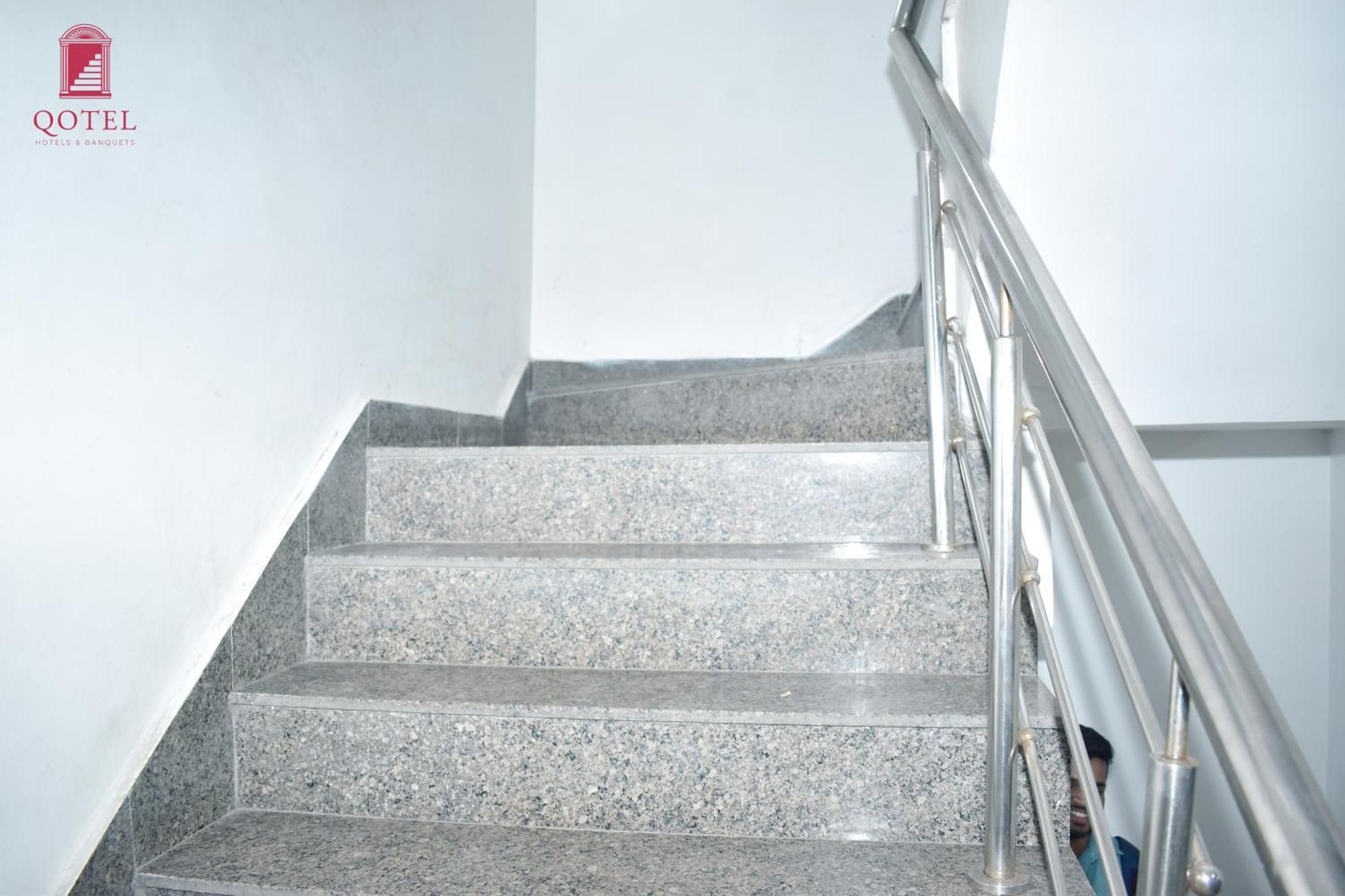 Hotel Qotel Rama Rohini Sector-24 Couple Friendly 3*