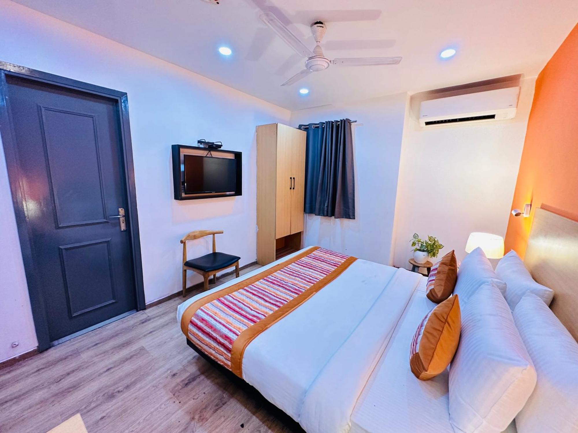 Apartment Golden Saffron - Punjabi Bagh Delhi New Delhi