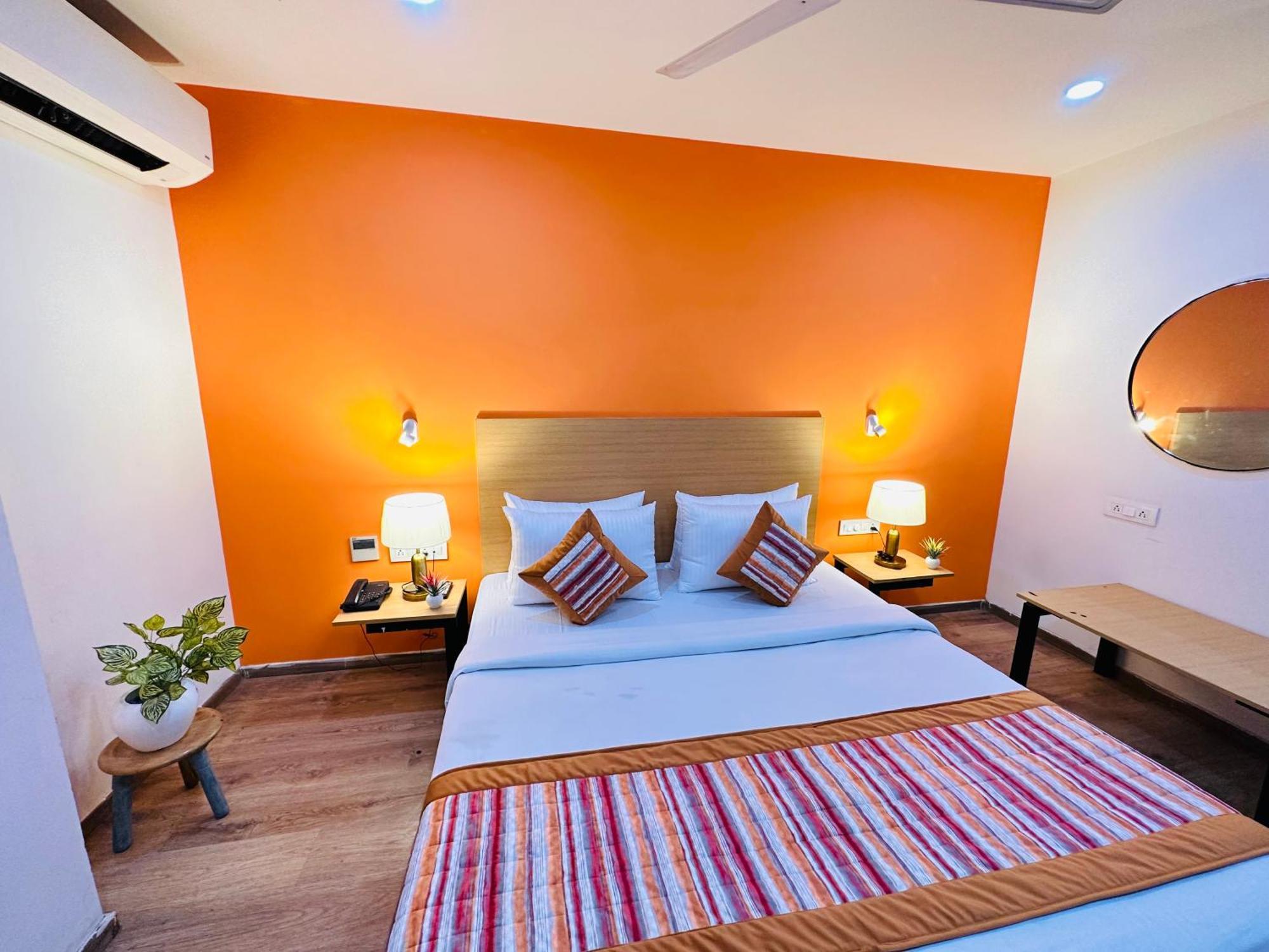 Apartment Golden Saffron - Punjabi Bagh Delhi *
