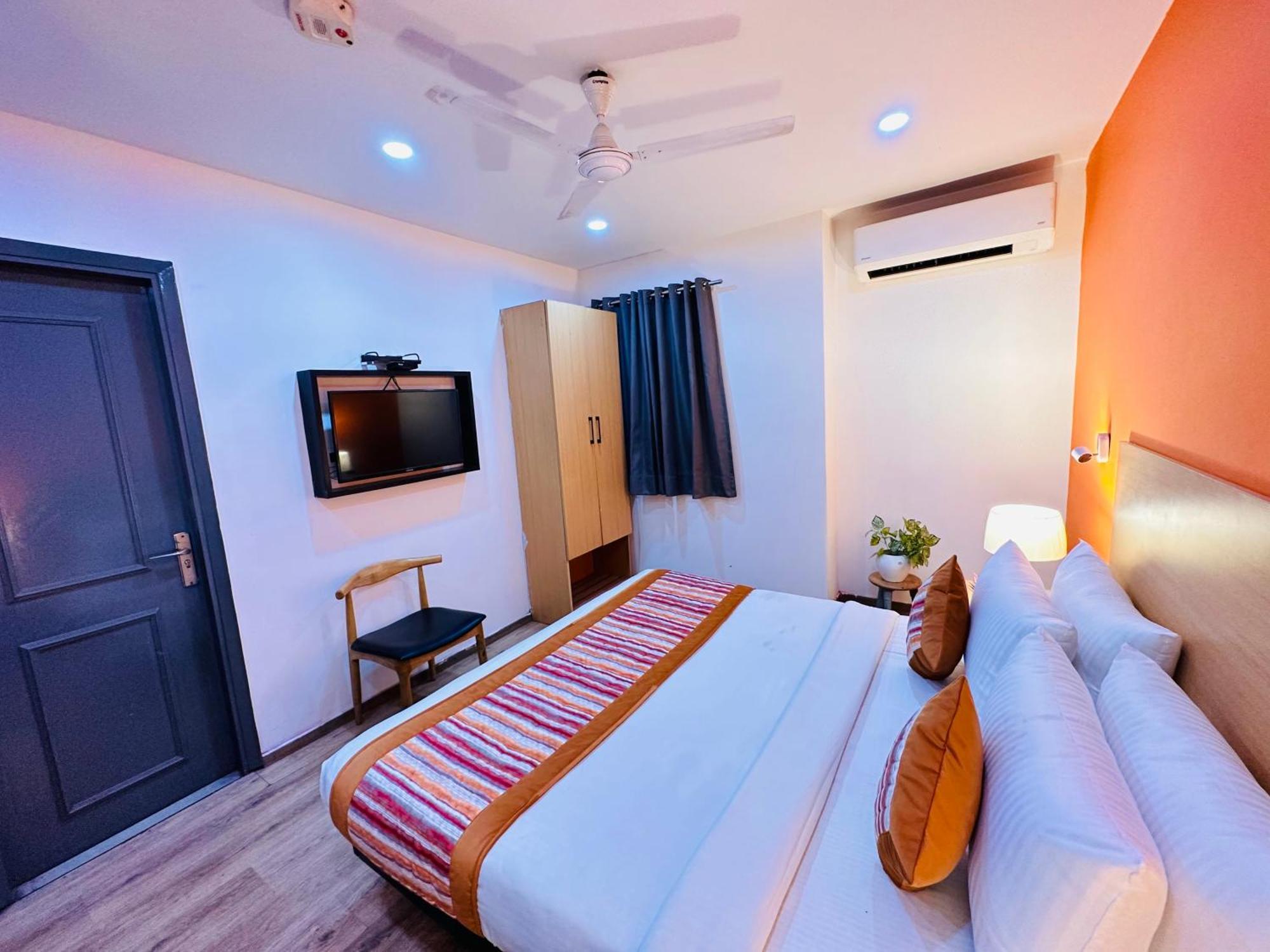 Apartment Golden Saffron - Punjabi Bagh Delhi