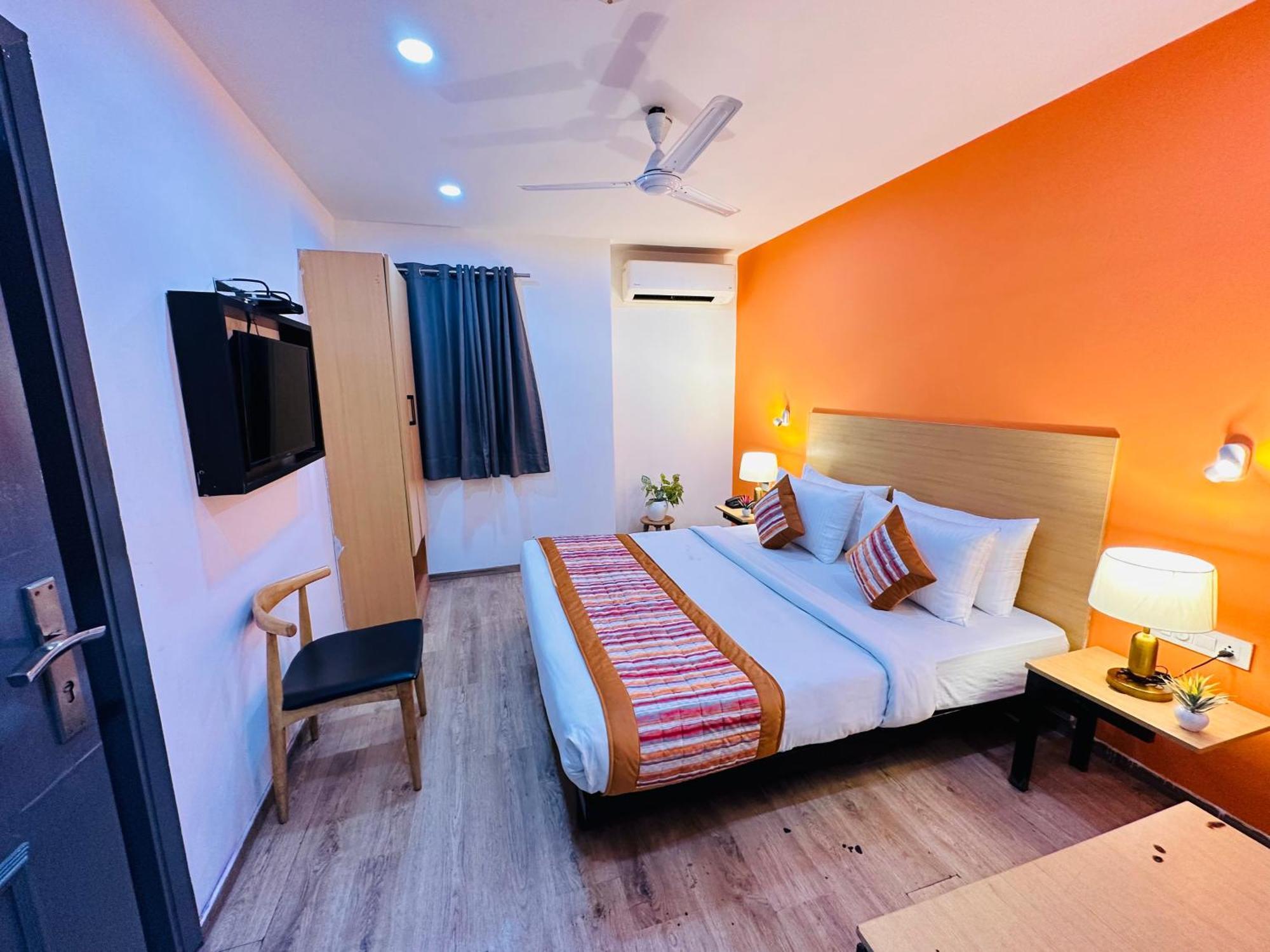Apartment Golden Saffron - Punjabi Bagh Delhi *
