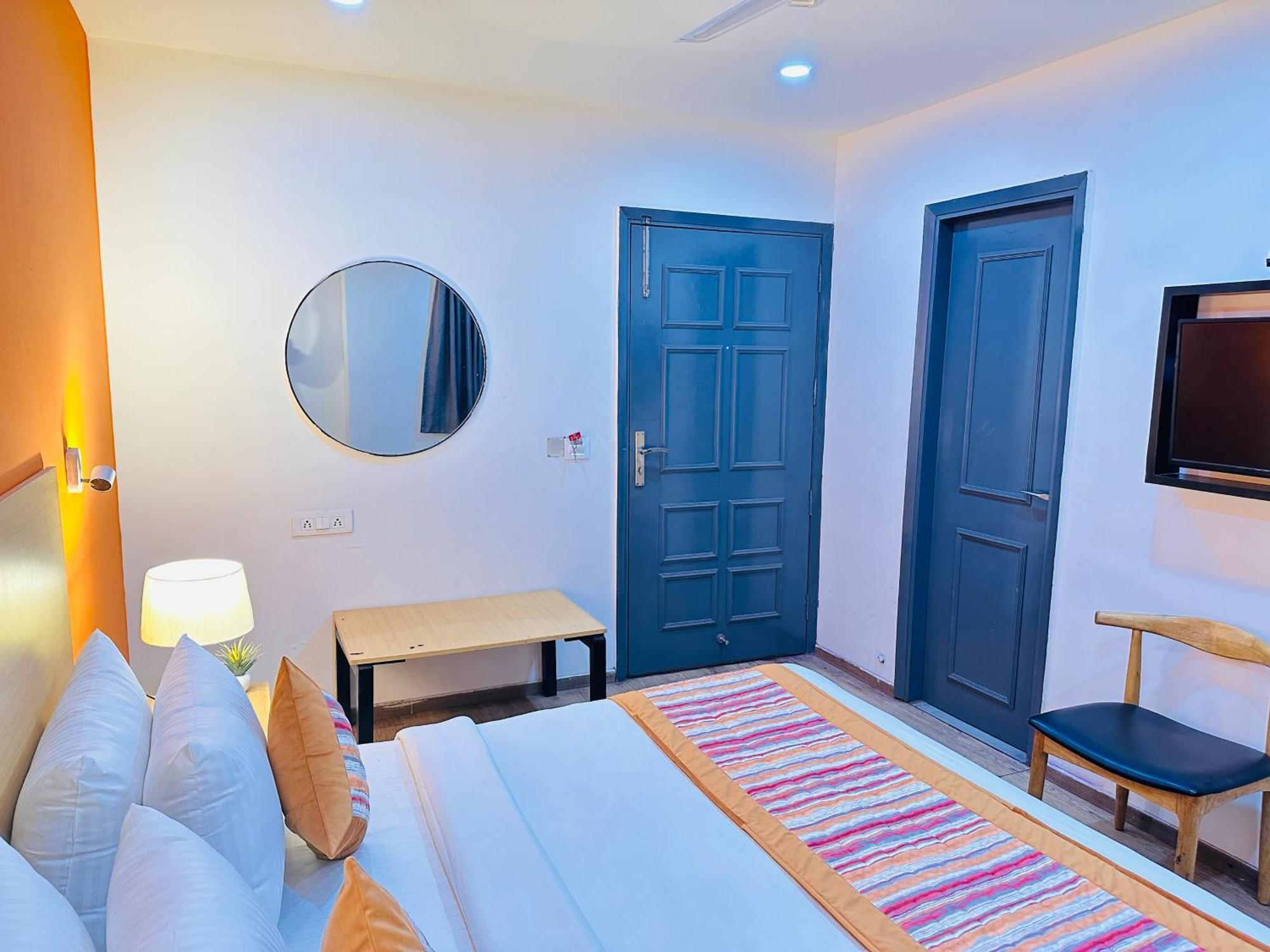 Apartment Golden Saffron - Punjabi Bagh Delhi