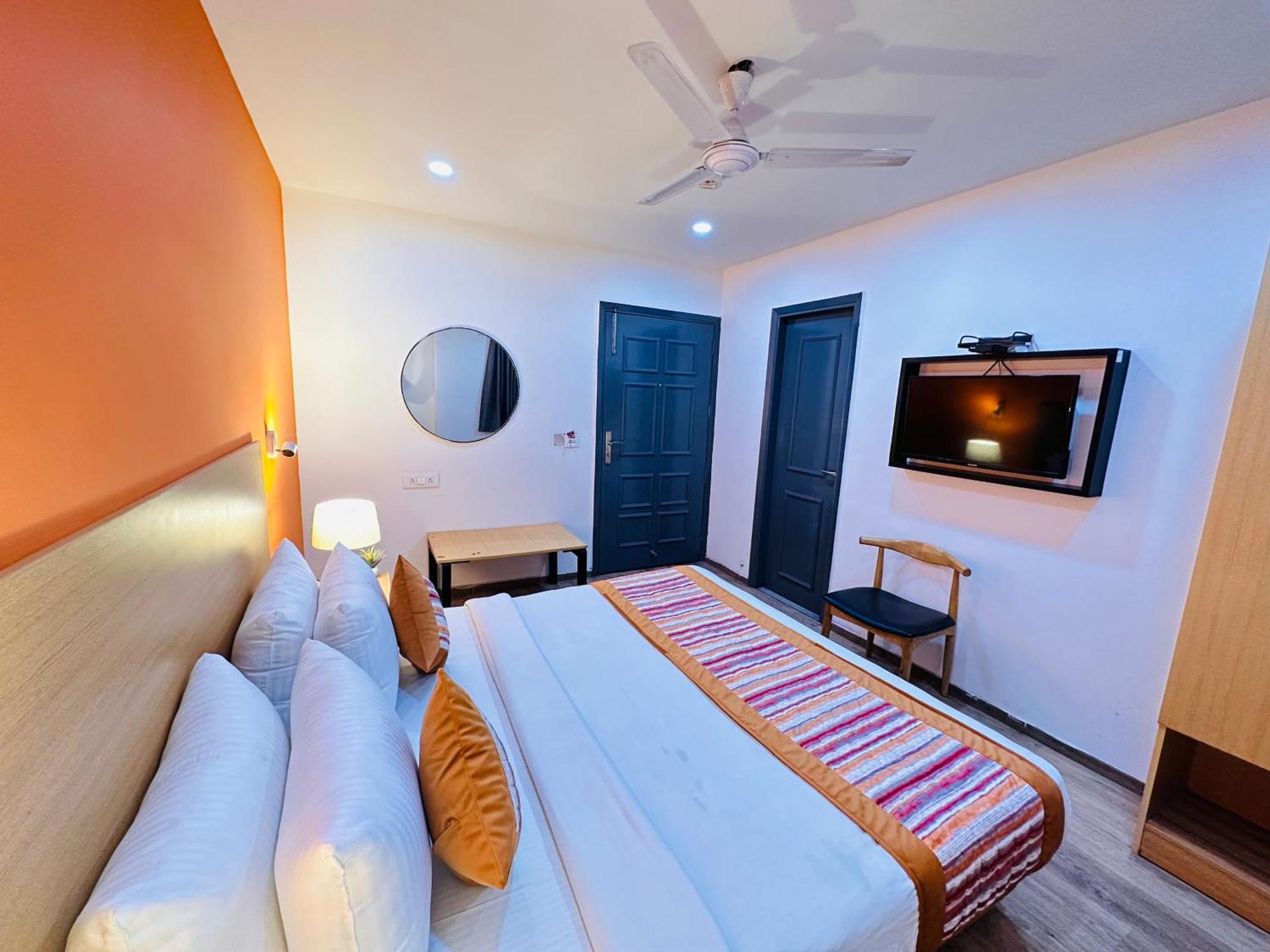 Apartment Golden Saffron - Punjabi Bagh Delhi