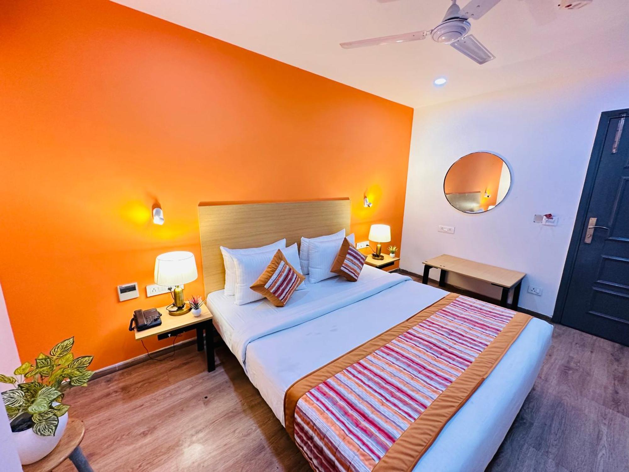 Apartment Golden Saffron - Punjabi Bagh Delhi