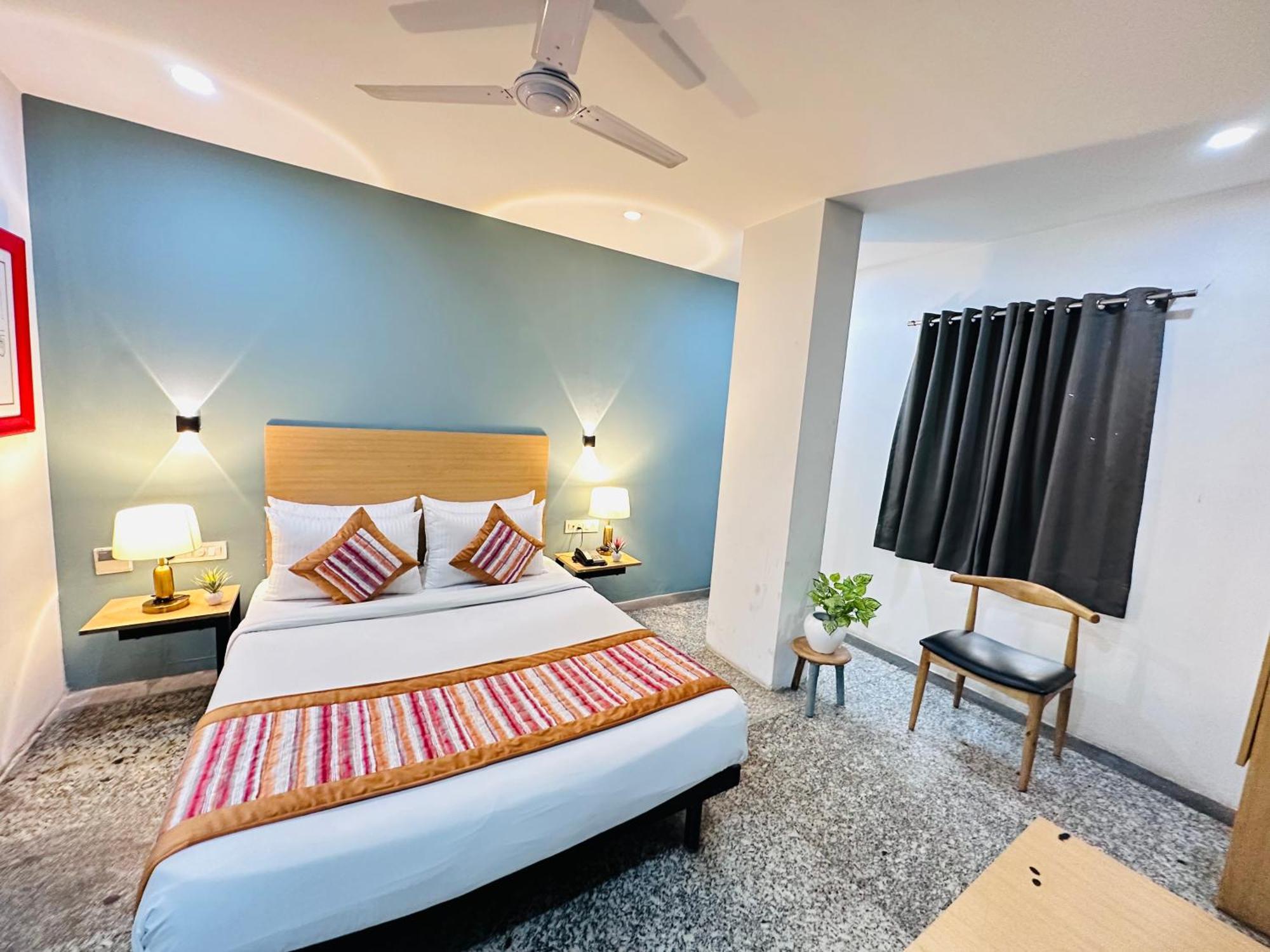 Golden Saffron - Punjabi Bagh Delhi New Delhi