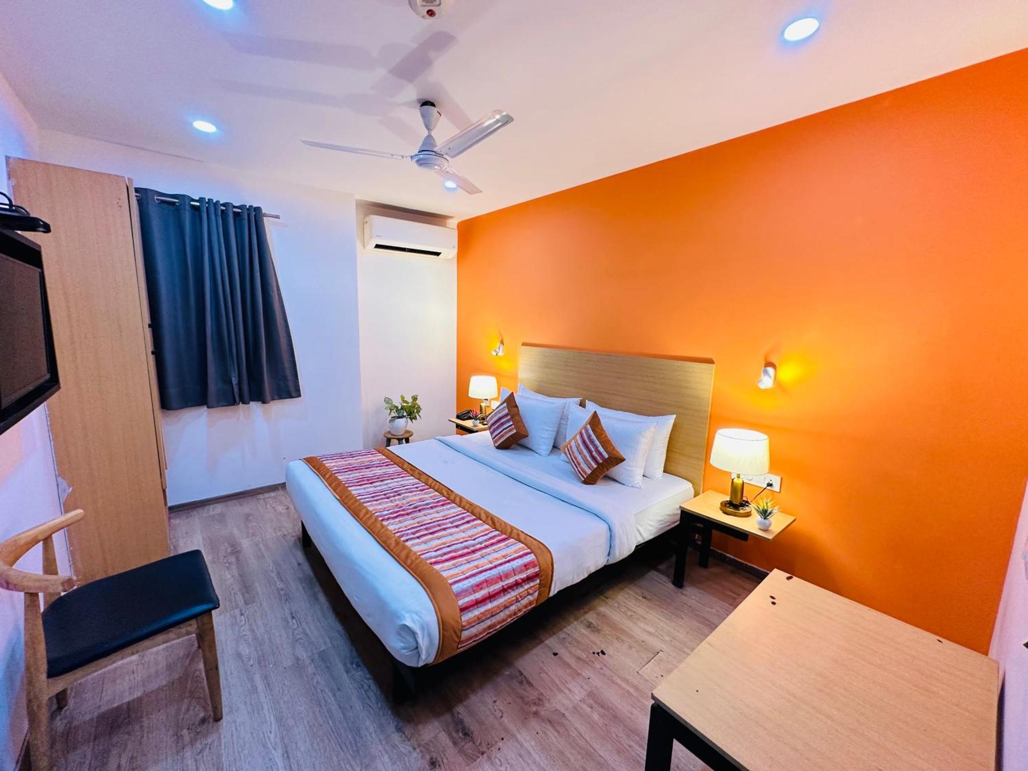 Apartment Golden Saffron - Punjabi Bagh Delhi *