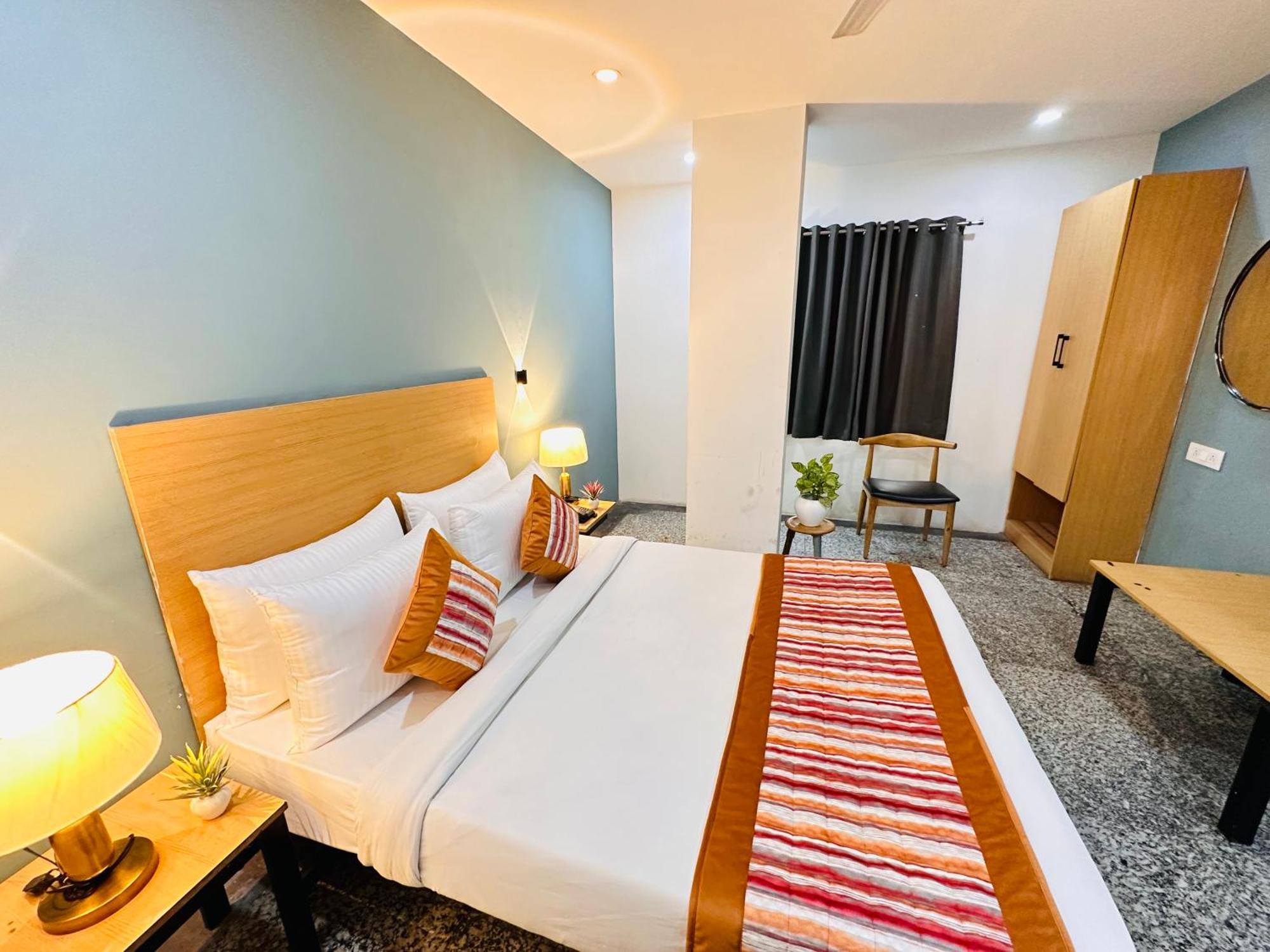 Golden Saffron - Punjabi Bagh Delhi New Delhi
