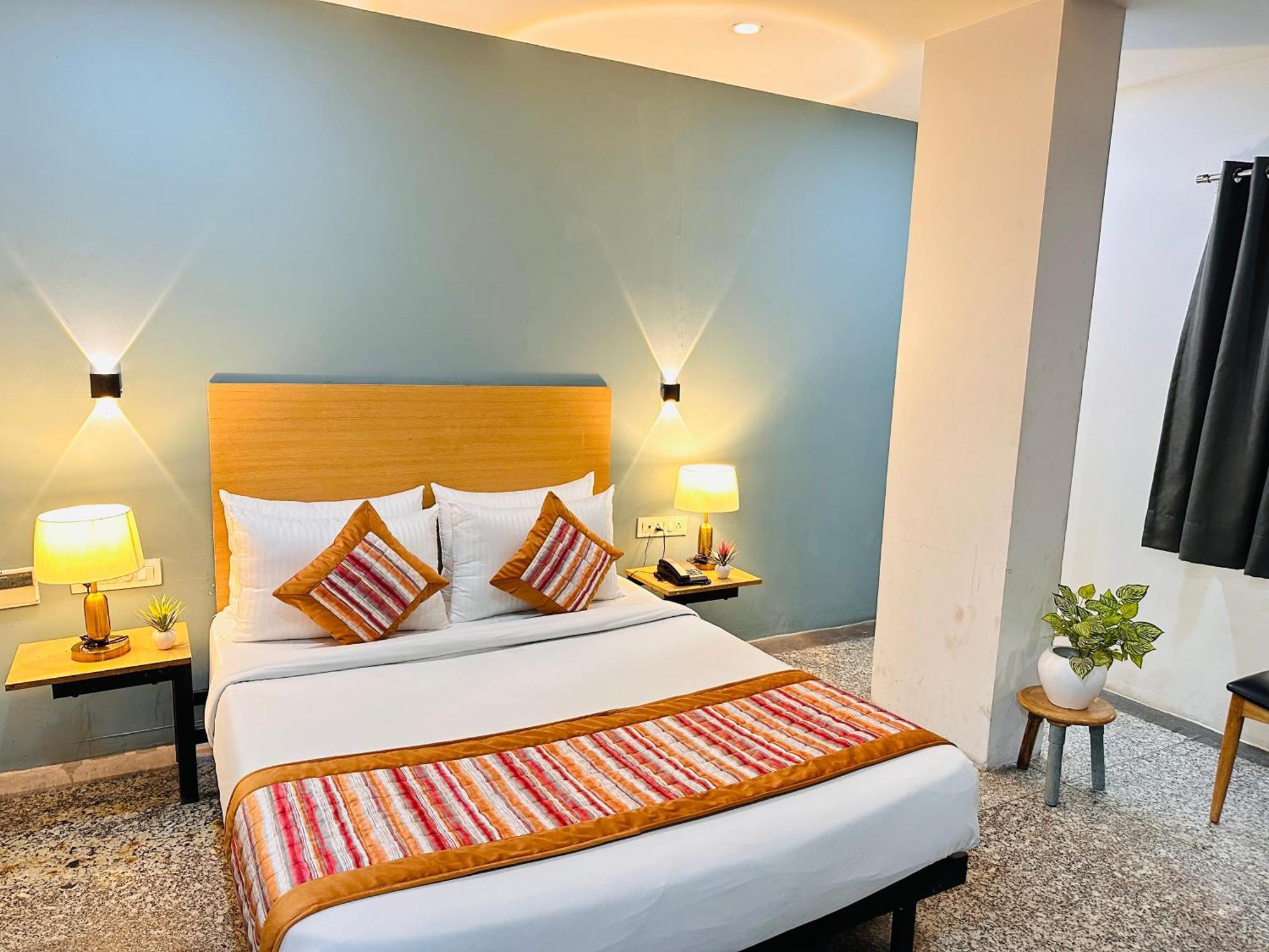 Apartment Golden Saffron - Punjabi Bagh Delhi