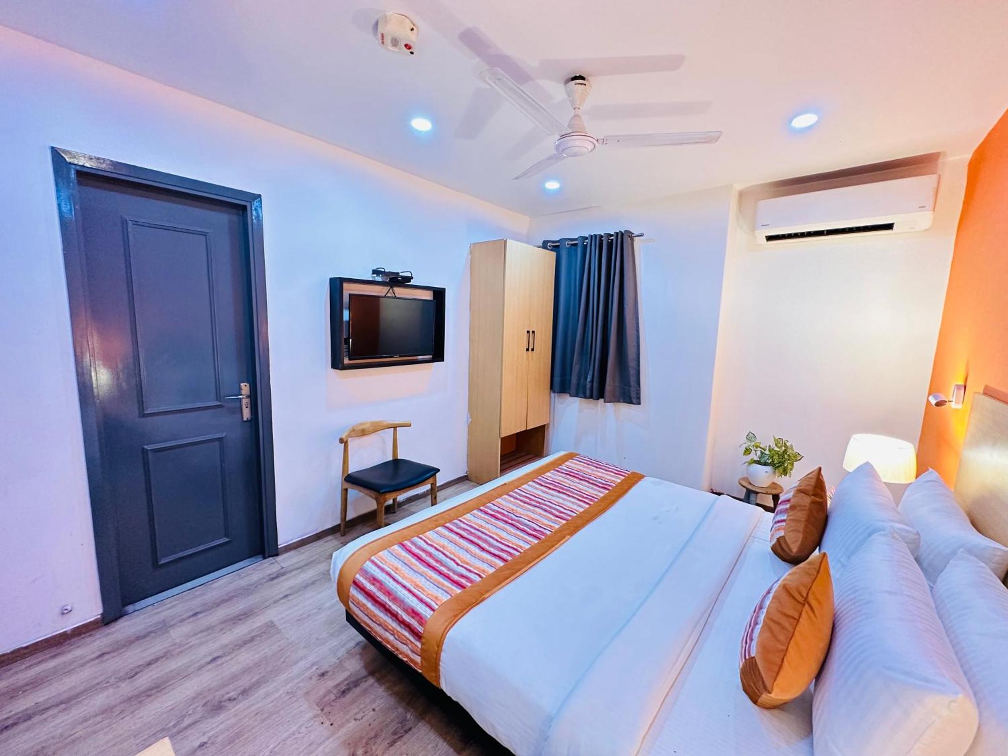 Apartment Golden Saffron - Punjabi Bagh Delhi