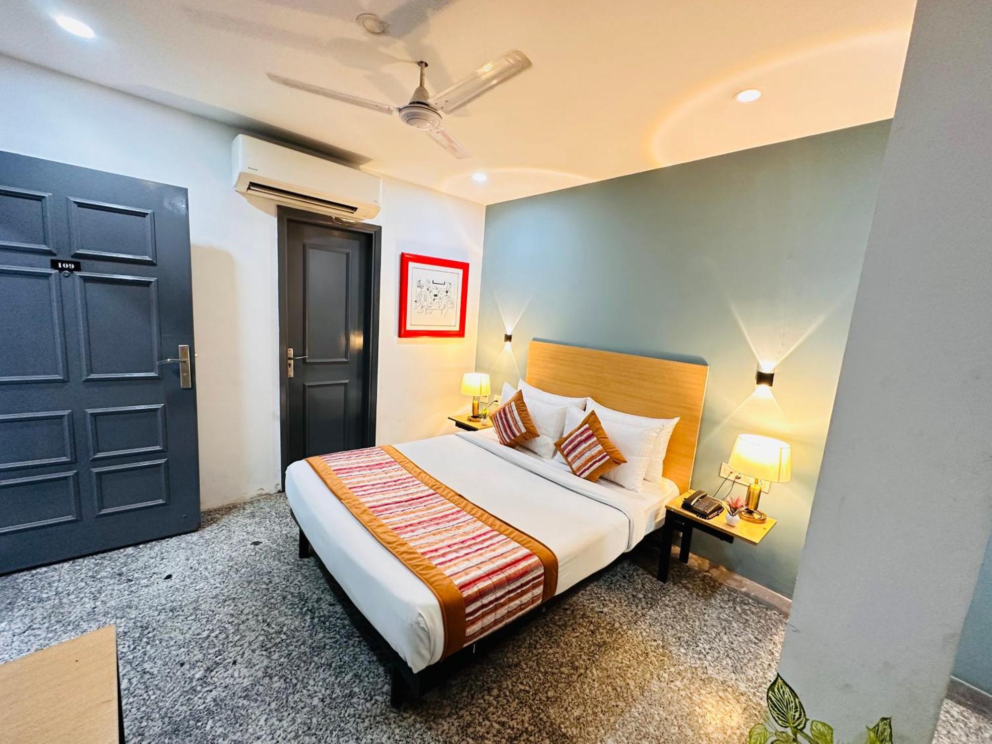 Golden Saffron - Punjabi Bagh Delhi New Delhi