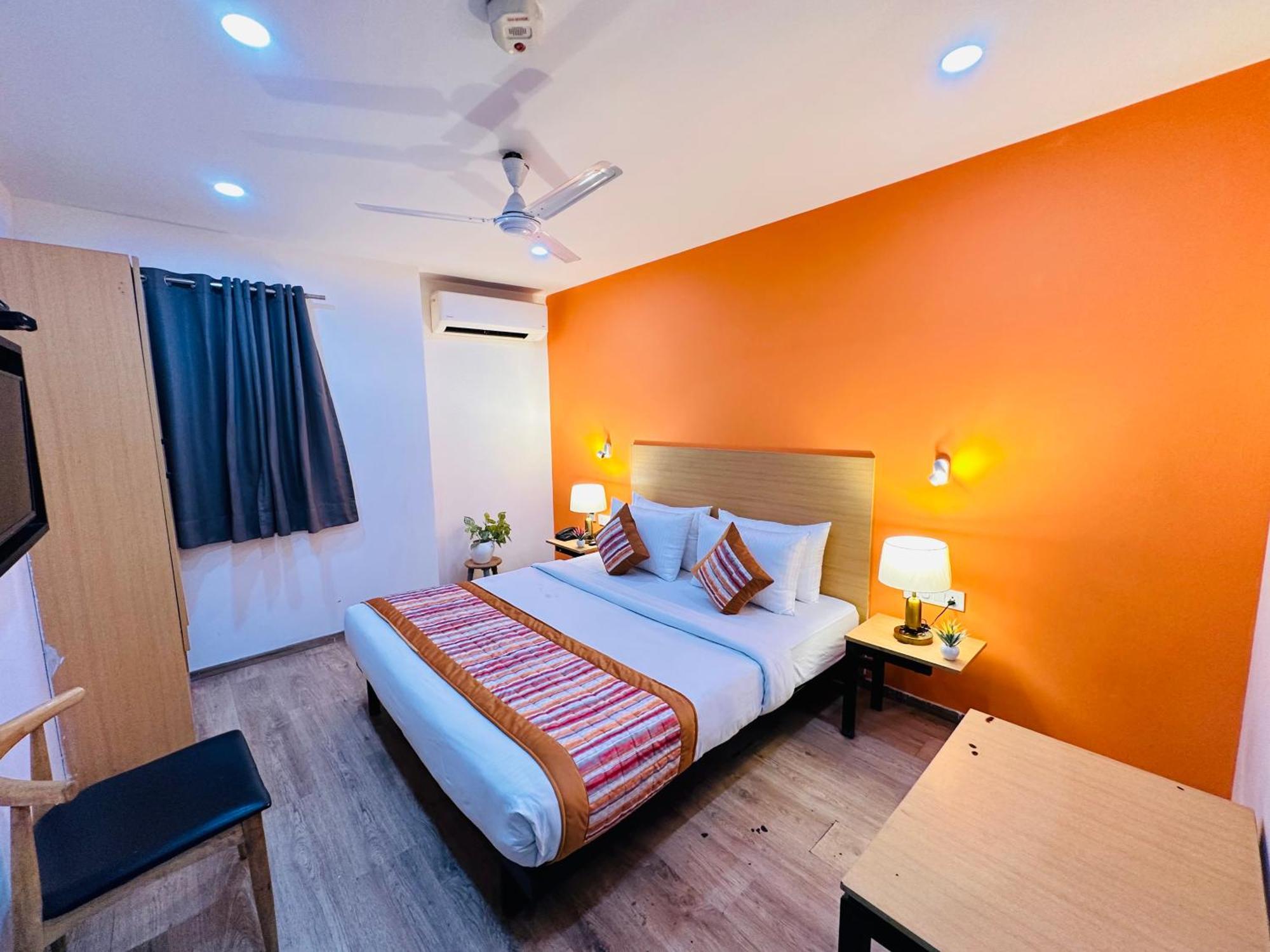 Apartment Golden Saffron - Punjabi Bagh Delhi
