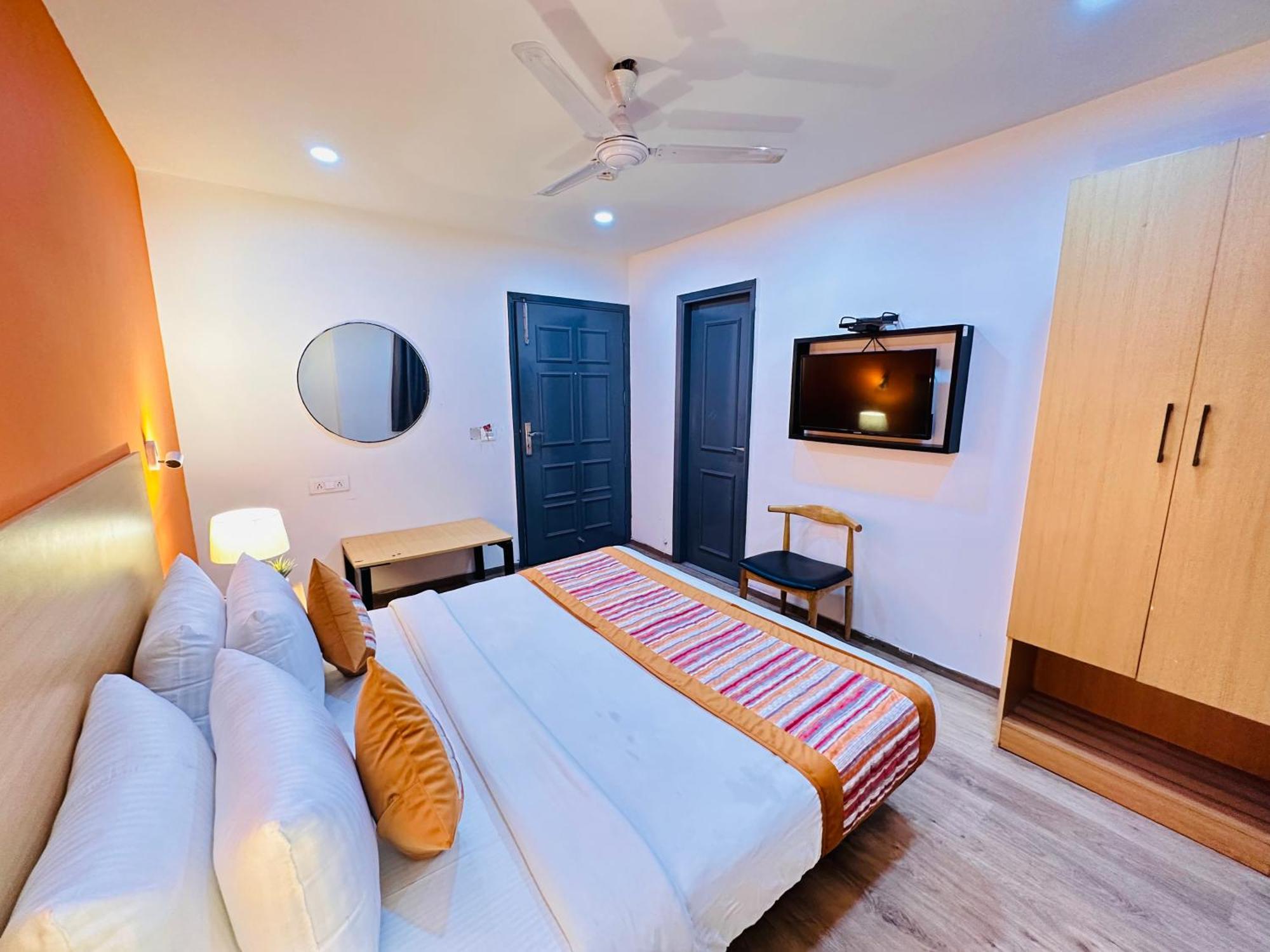 Apartment Golden Saffron - Punjabi Bagh Delhi New Delhi