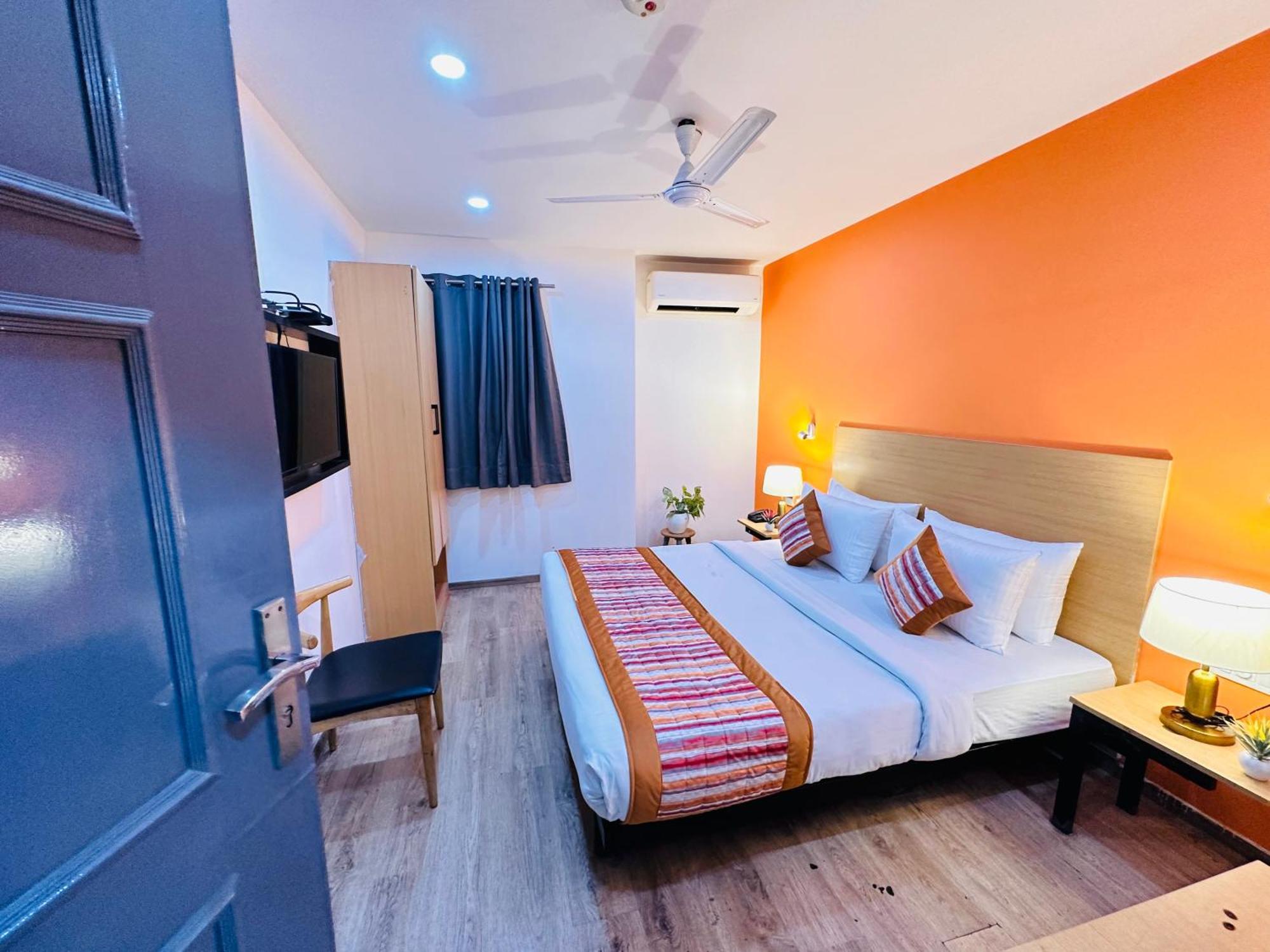 Apartment Golden Saffron - Punjabi Bagh Delhi *
