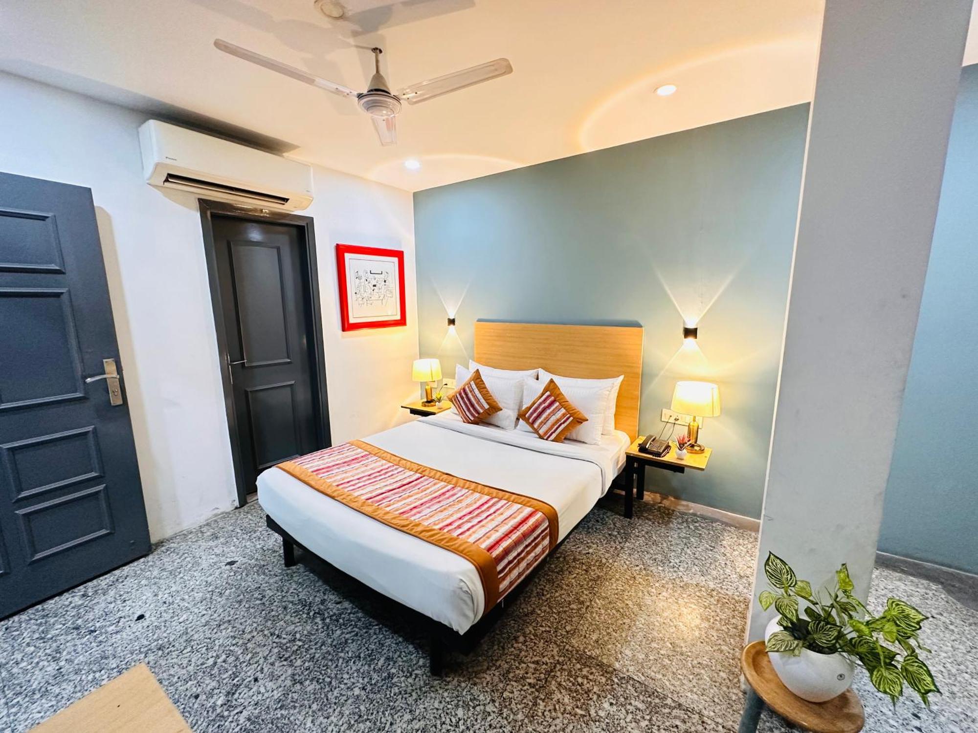 Apartment Golden Saffron - Punjabi Bagh Delhi