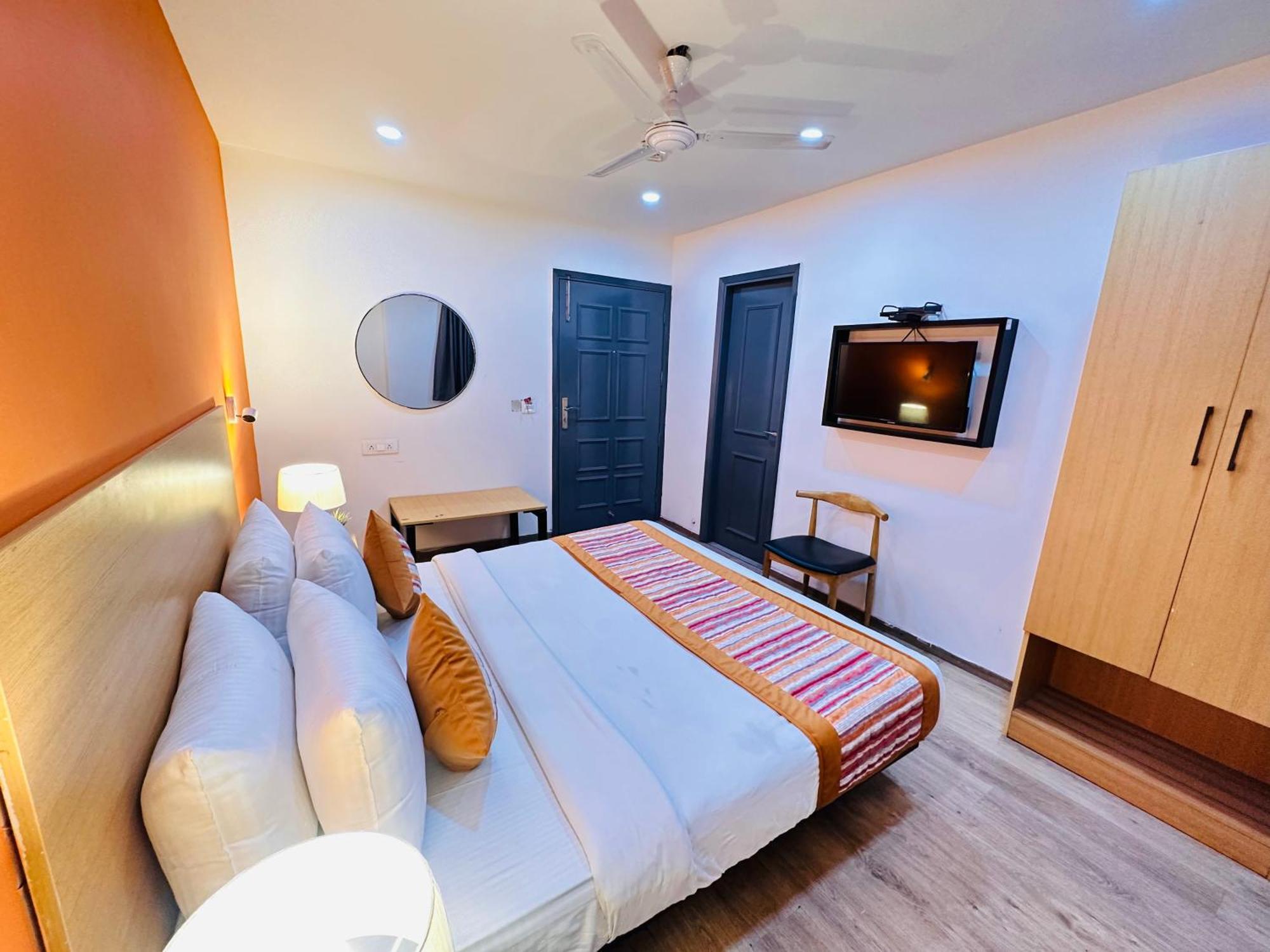 Apartment Golden Saffron - Punjabi Bagh Delhi *