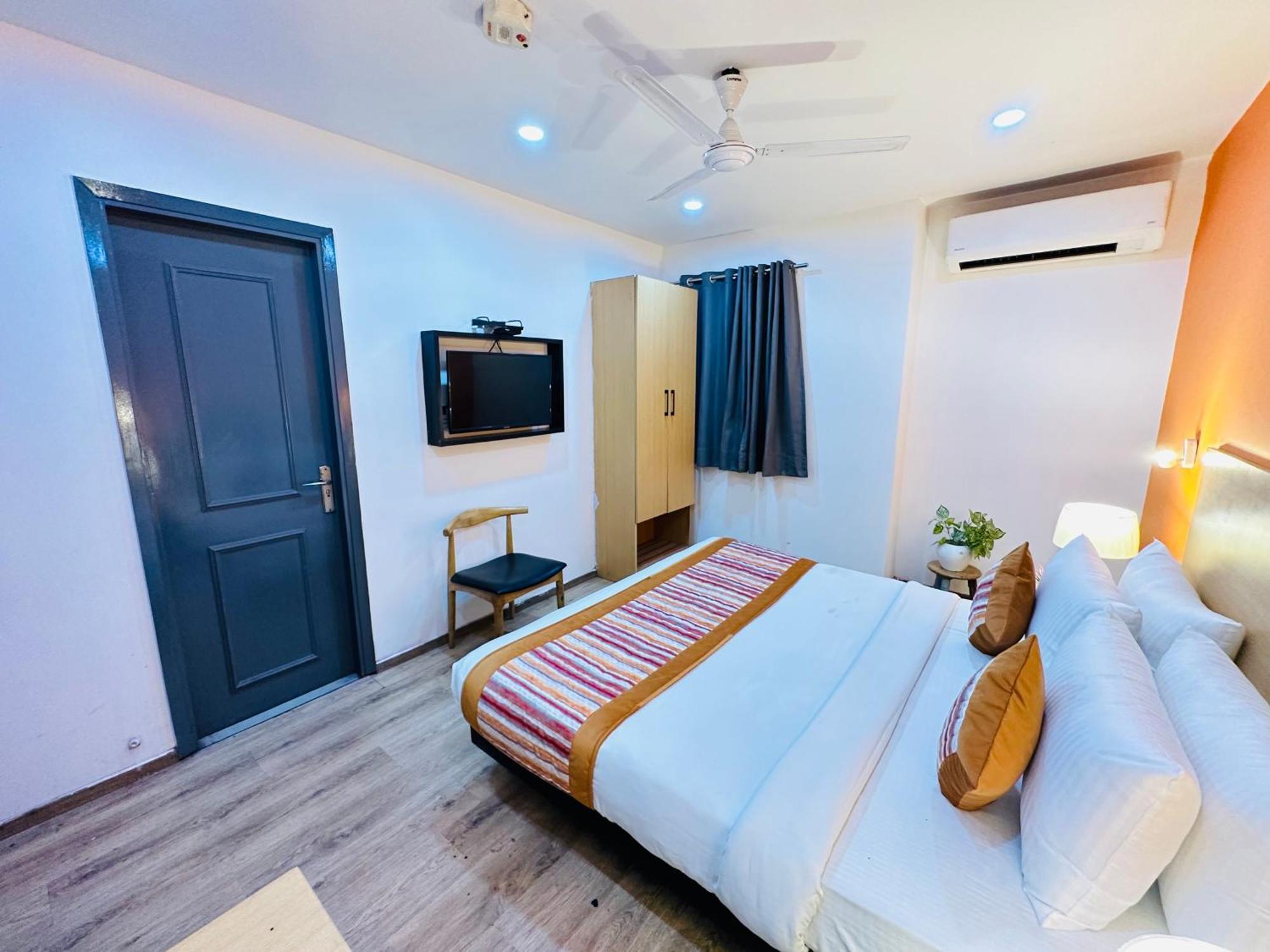 Apartment Golden Saffron - Punjabi Bagh Delhi