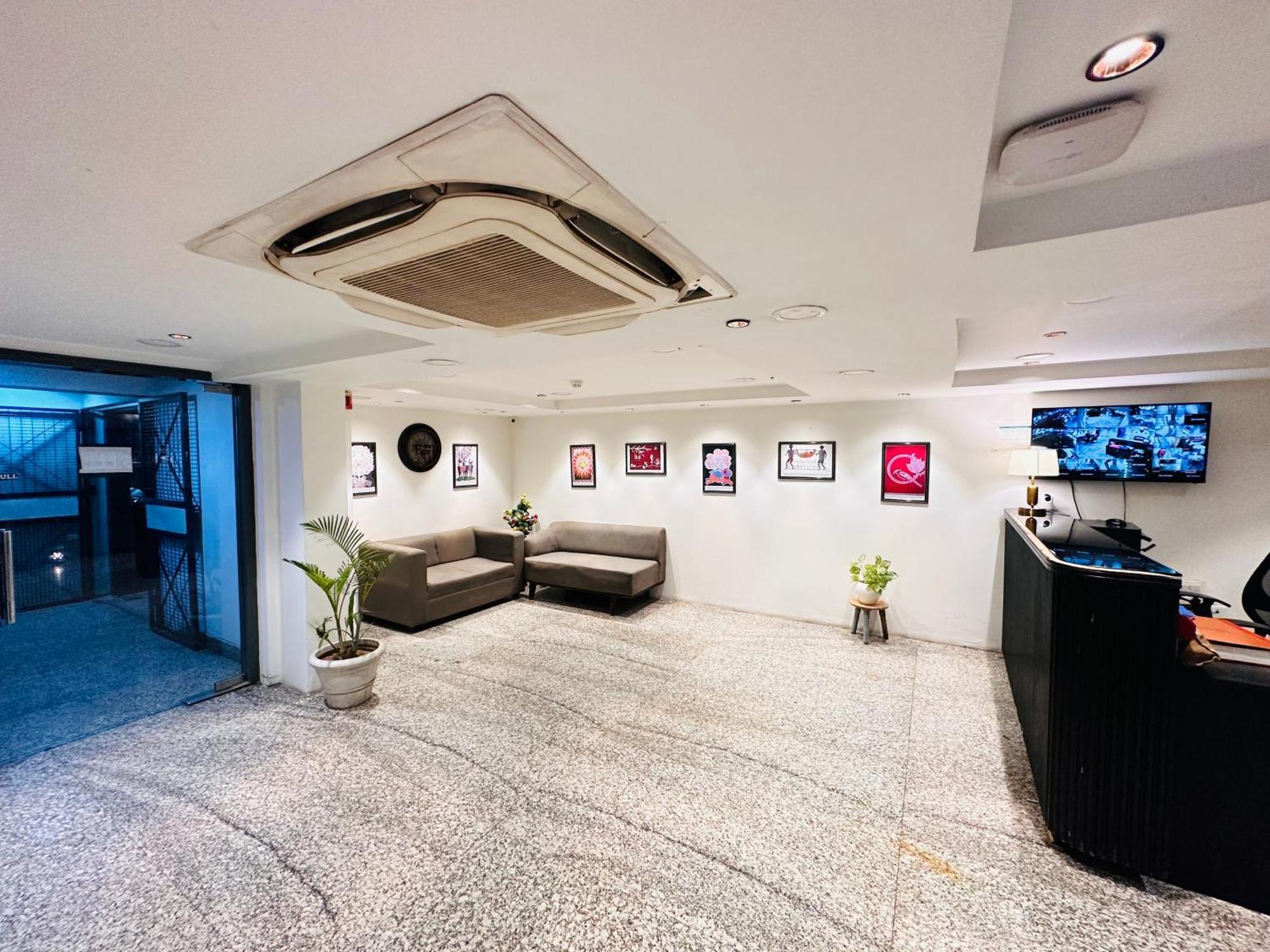 Apartment Golden Saffron - Punjabi Bagh Delhi