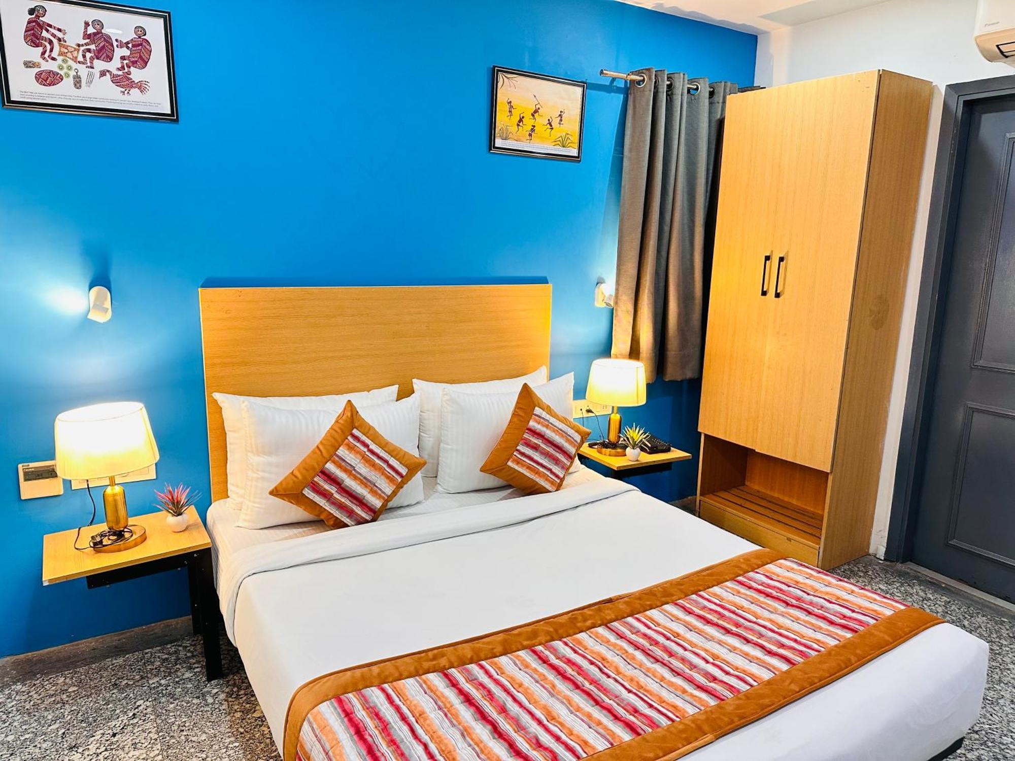 Apartment Golden Saffron - Punjabi Bagh Delhi