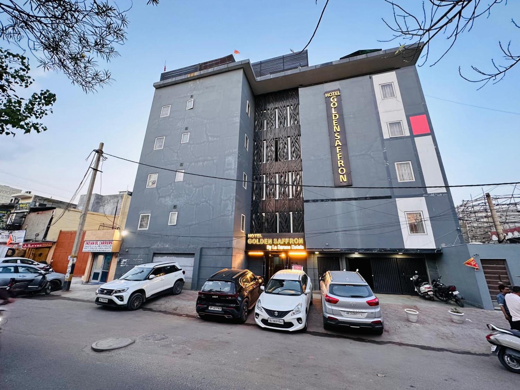 Apartment Golden Saffron - Punjabi Bagh Delhi