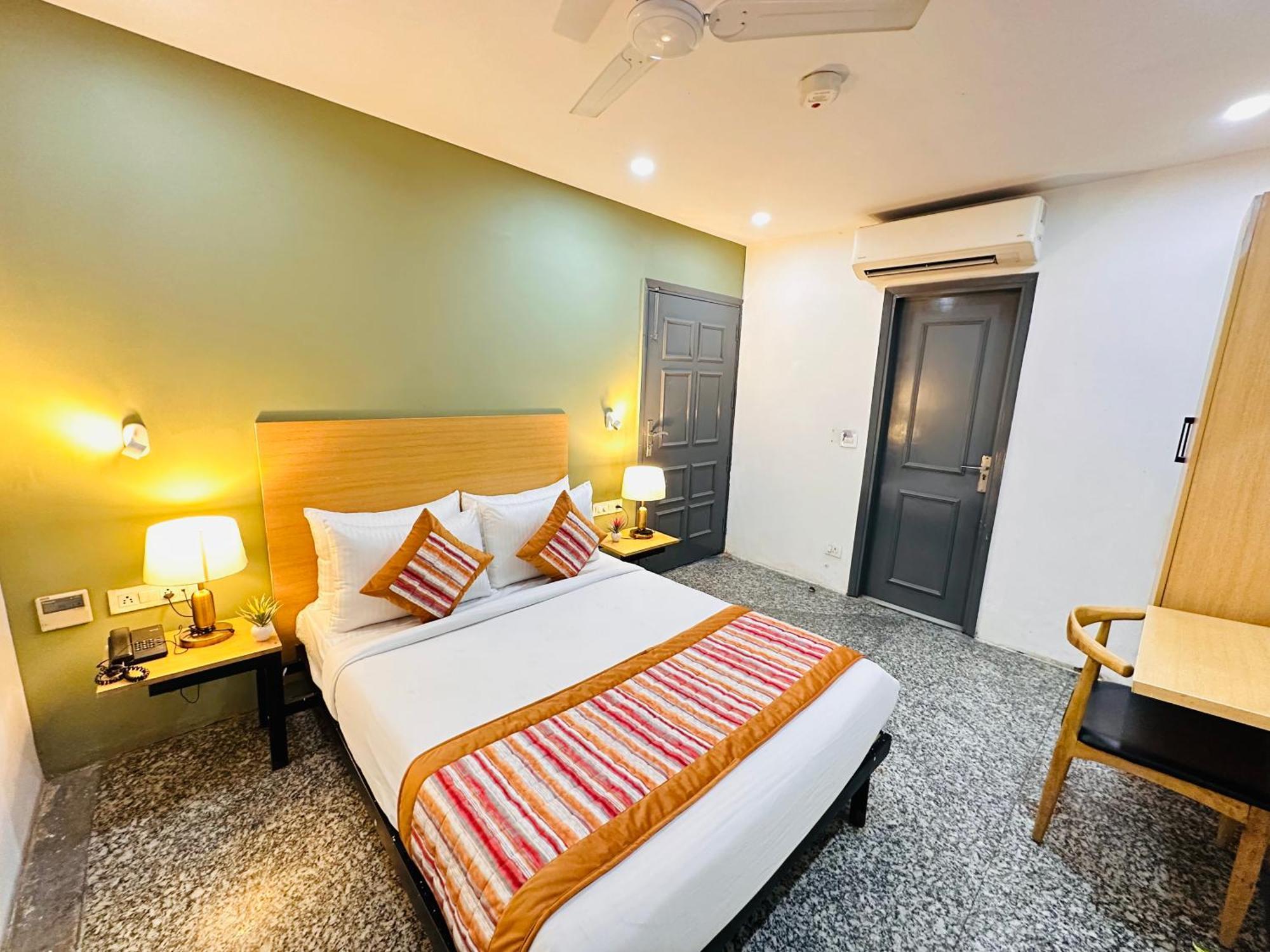 Apartment Golden Saffron - Punjabi Bagh Delhi New Delhi