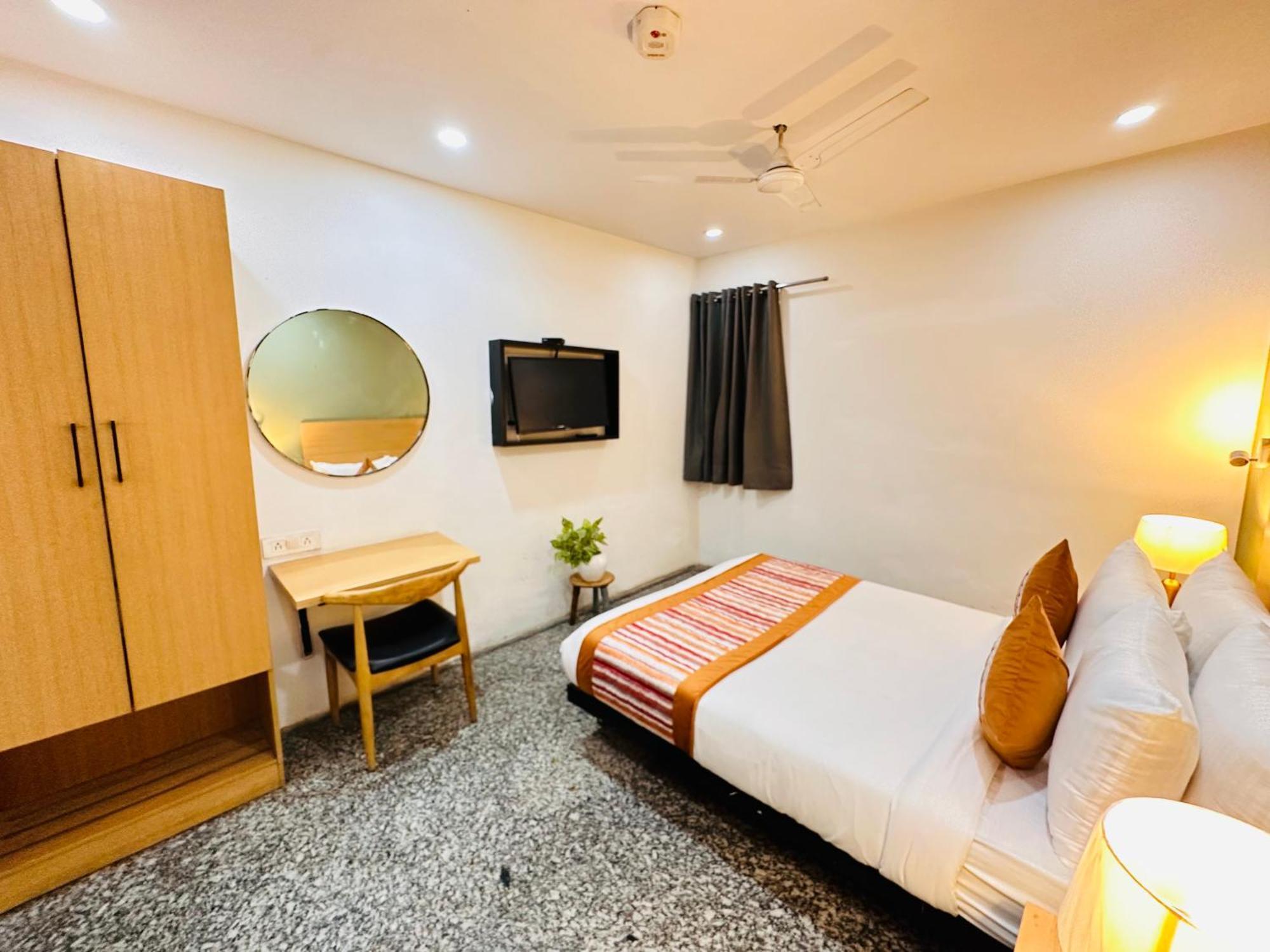 Apartment Golden Saffron - Punjabi Bagh Delhi