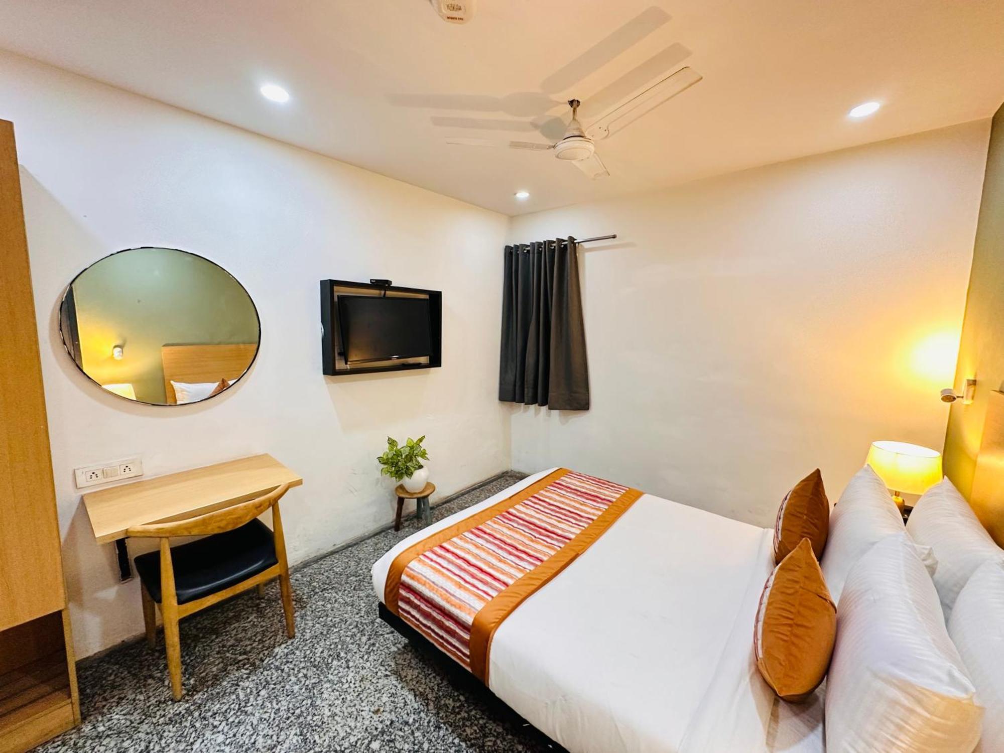 Apartment Golden Saffron - Punjabi Bagh Delhi New Delhi