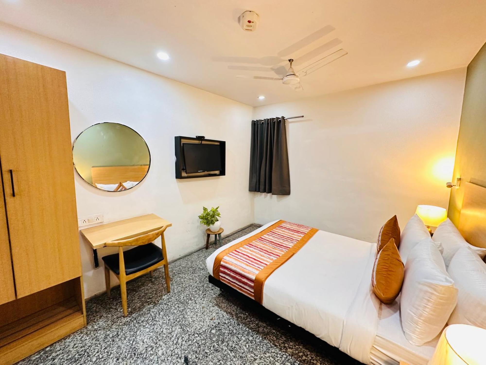 Golden Saffron - Punjabi Bagh Delhi New Delhi