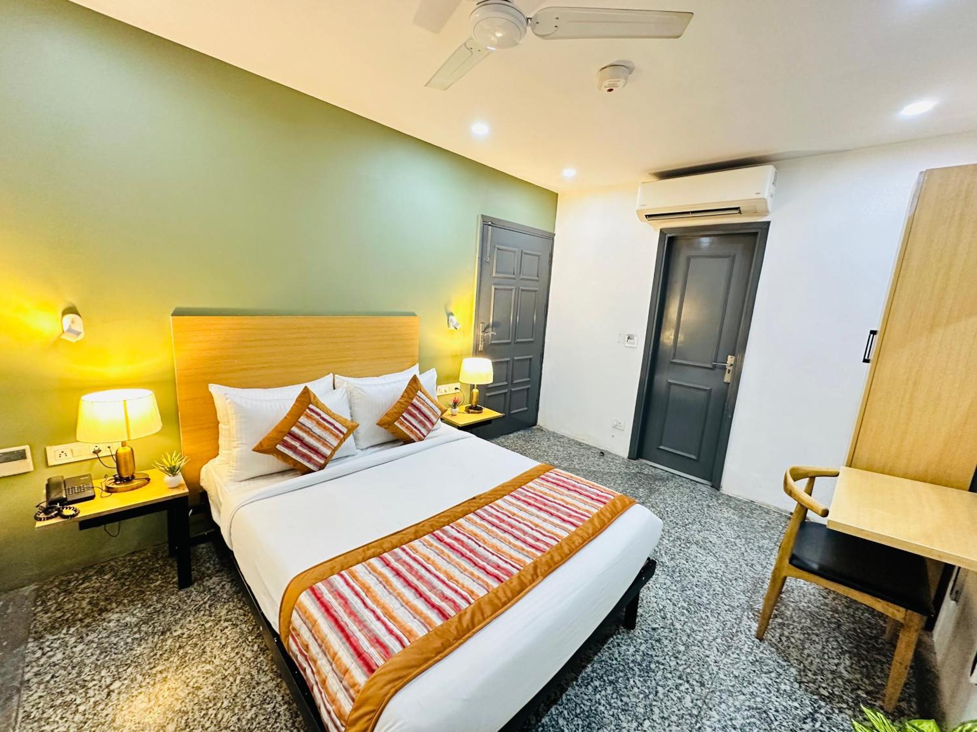 Apartment Golden Saffron - Punjabi Bagh Delhi *