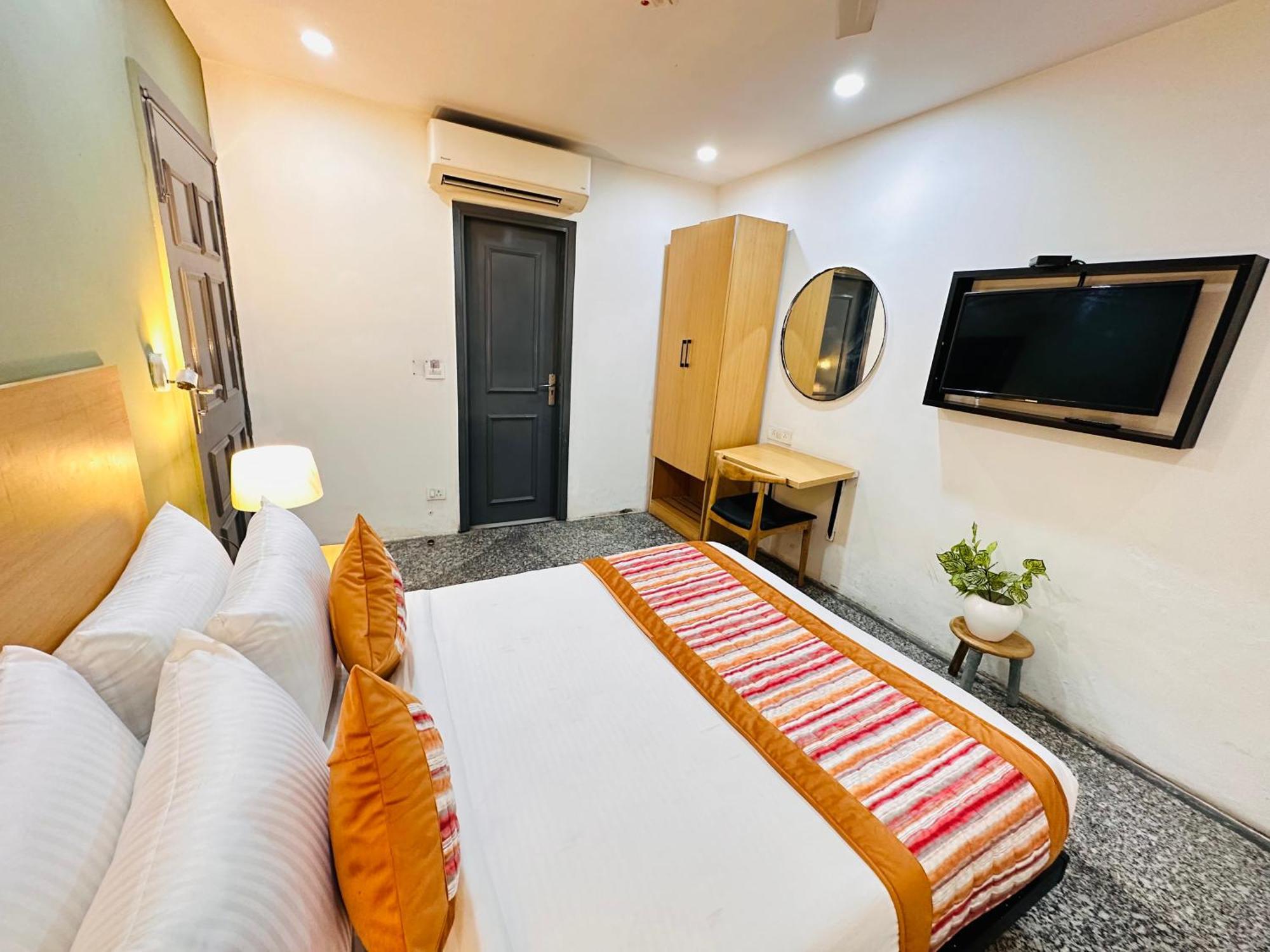 Golden Saffron - Punjabi Bagh Delhi New Delhi