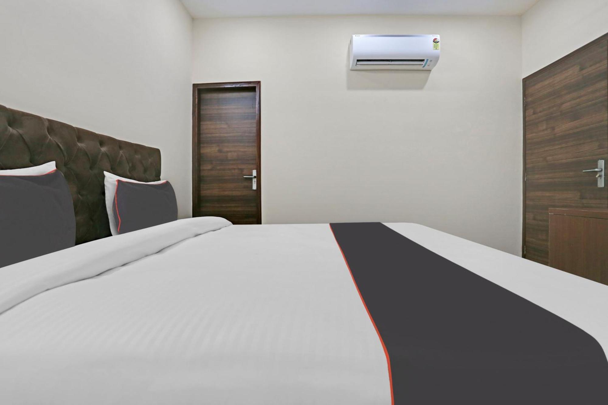 Hotel O Mannat Bhera Enclave 4*