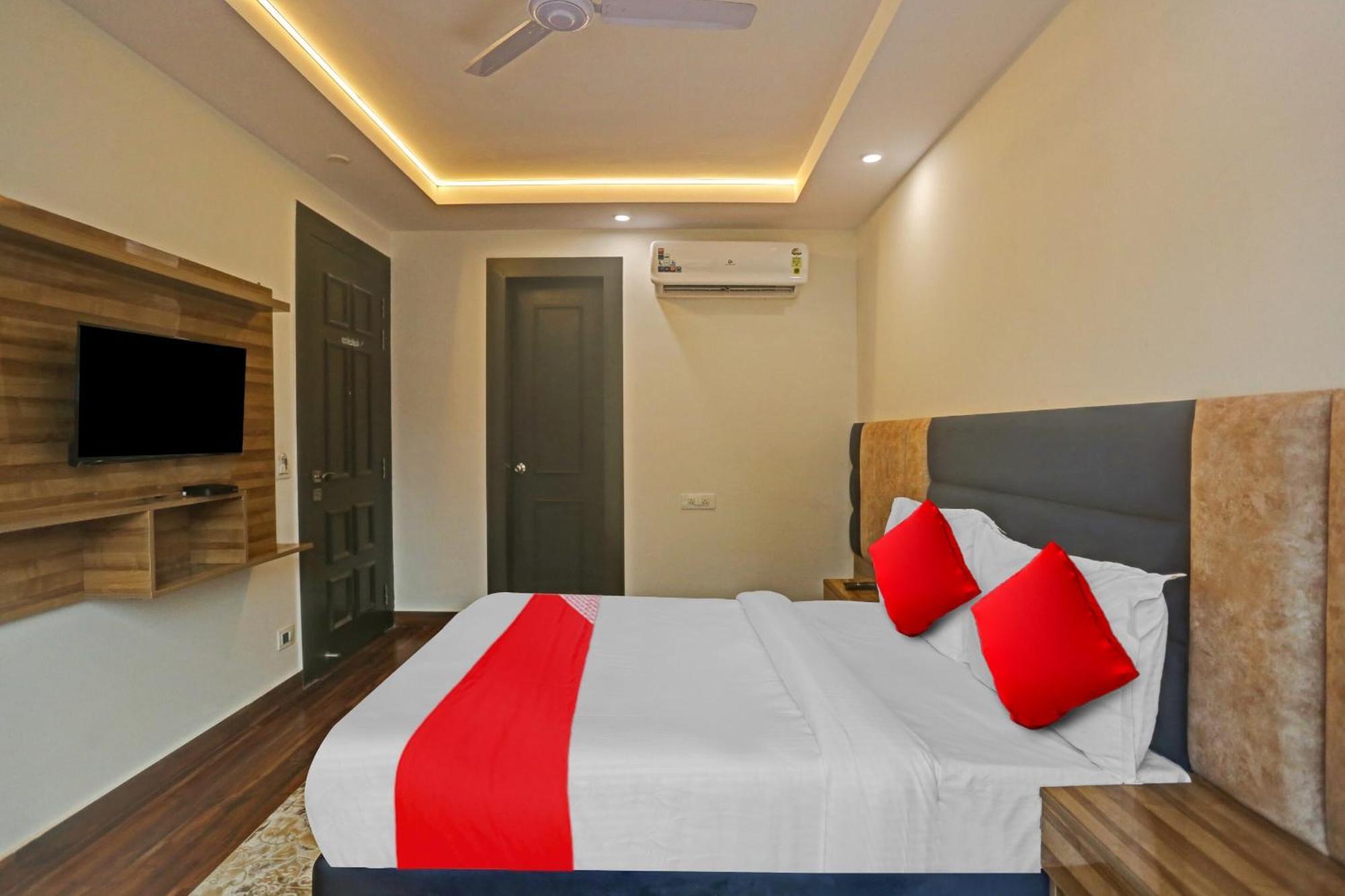 Oyo Flagship 81255 Royal Palace New Delhi