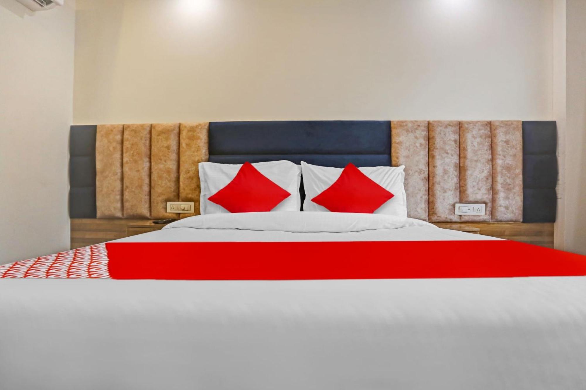 Oyo Flagship 81255 Royal Palace Hotel New Delhi