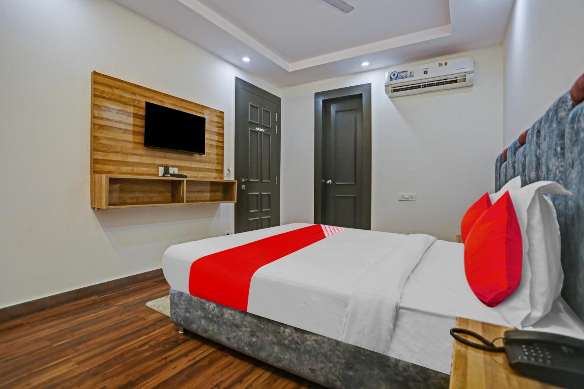 Oyo Flagship 81255 Royal Palace Hotel