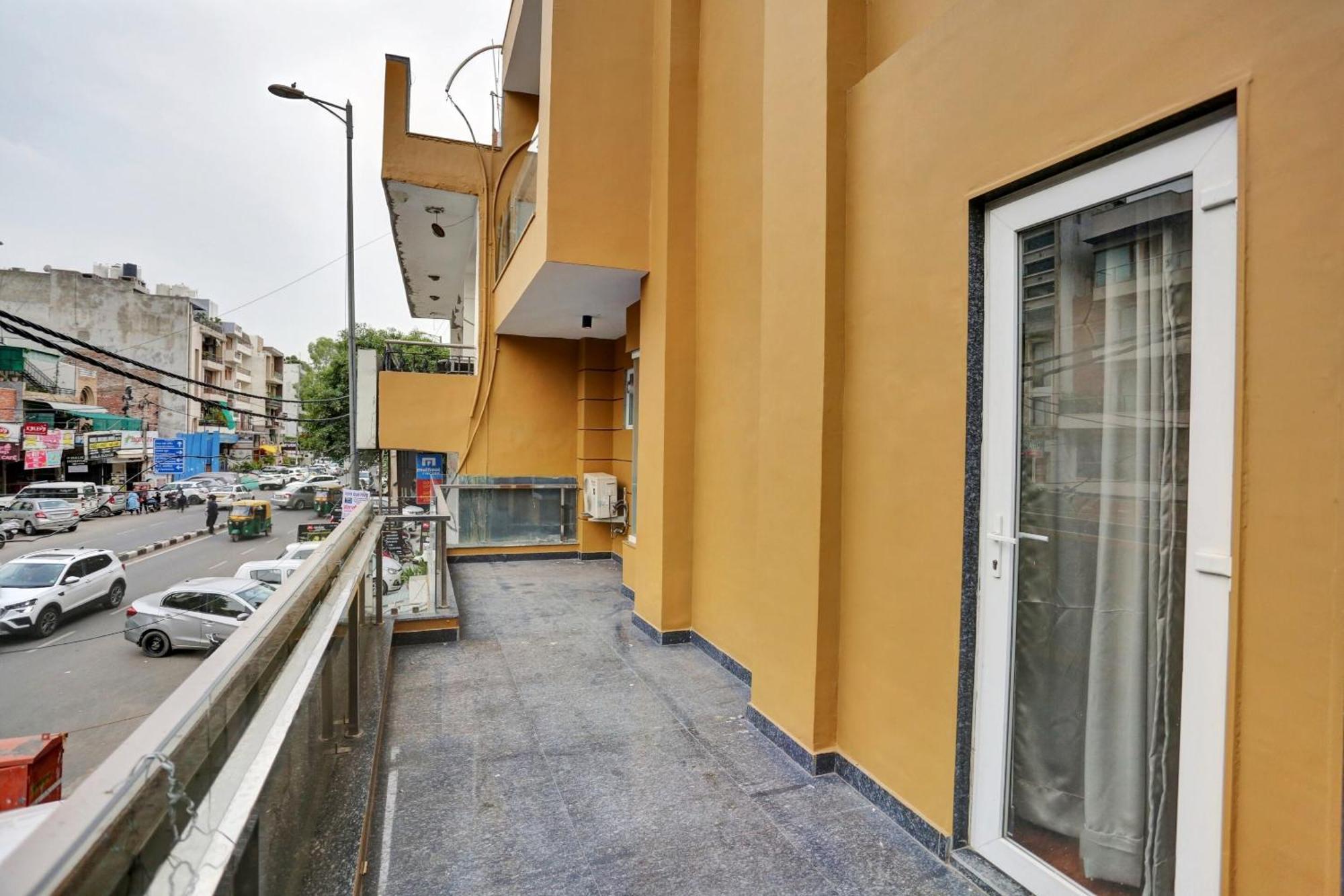 Hotel Oyo Flagship 81255 Royal Palace 3*