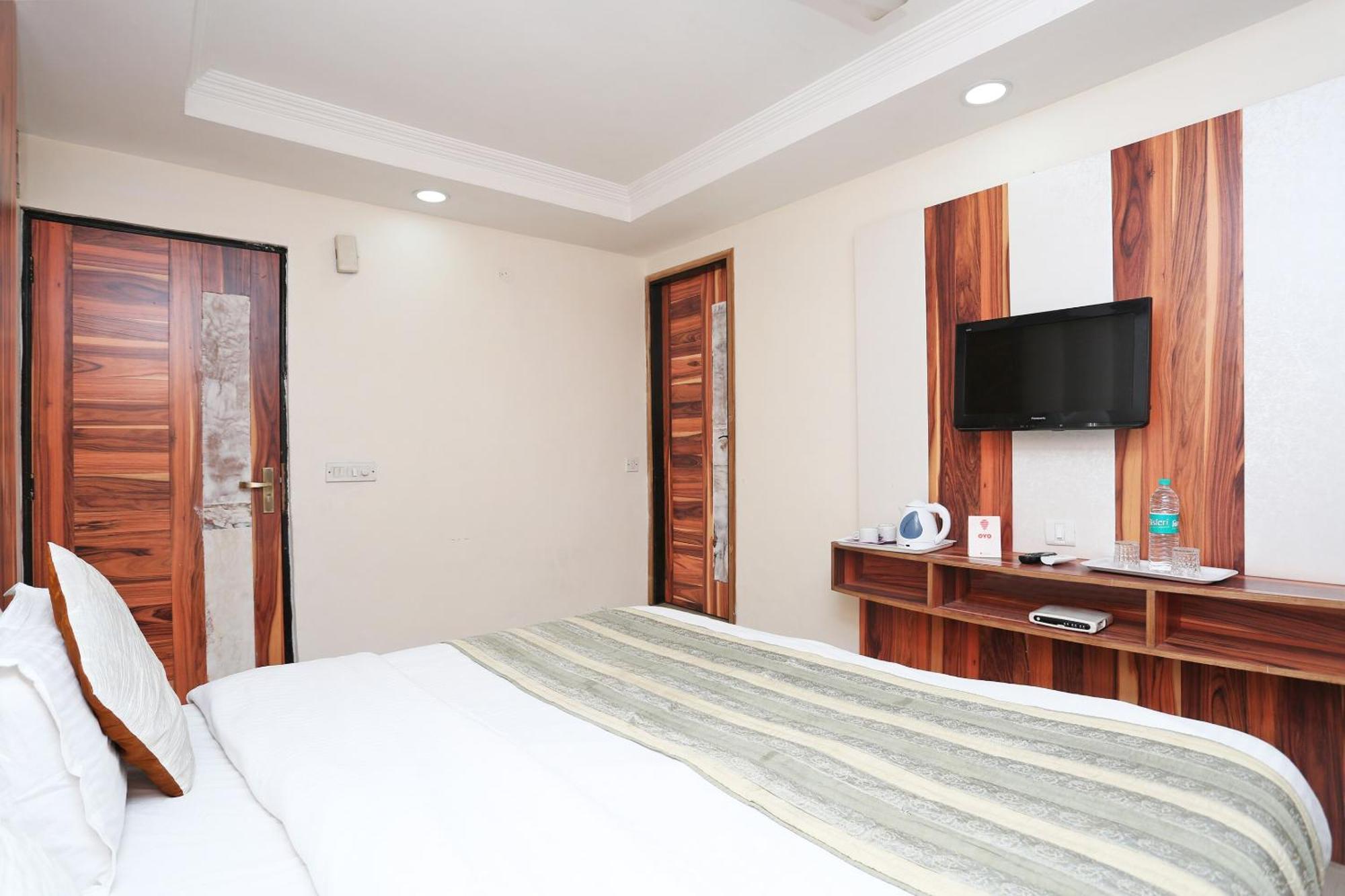 Hotel Oyo Flagship F Five 3*