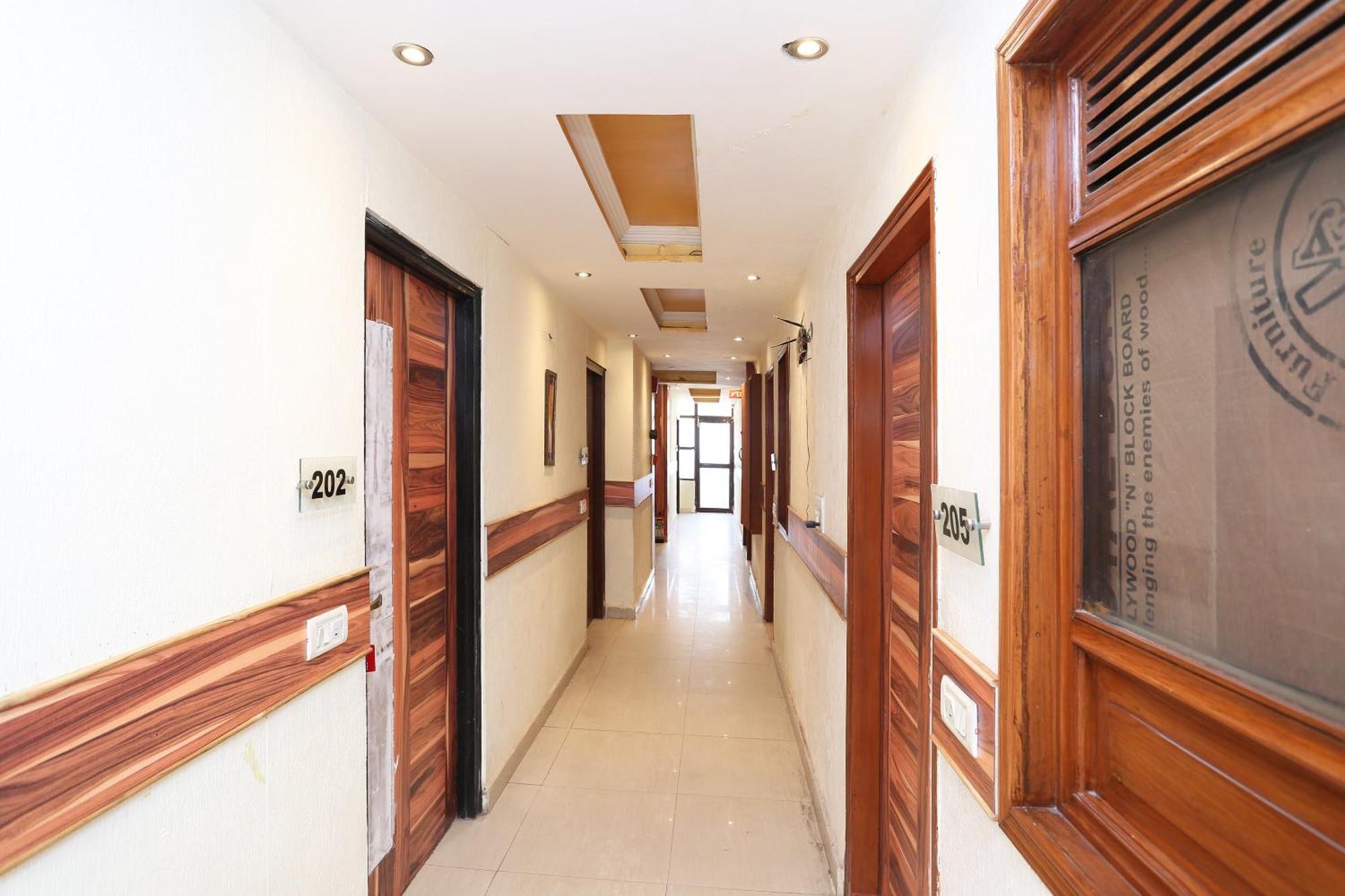 Oyo Flagship F Five Hotel