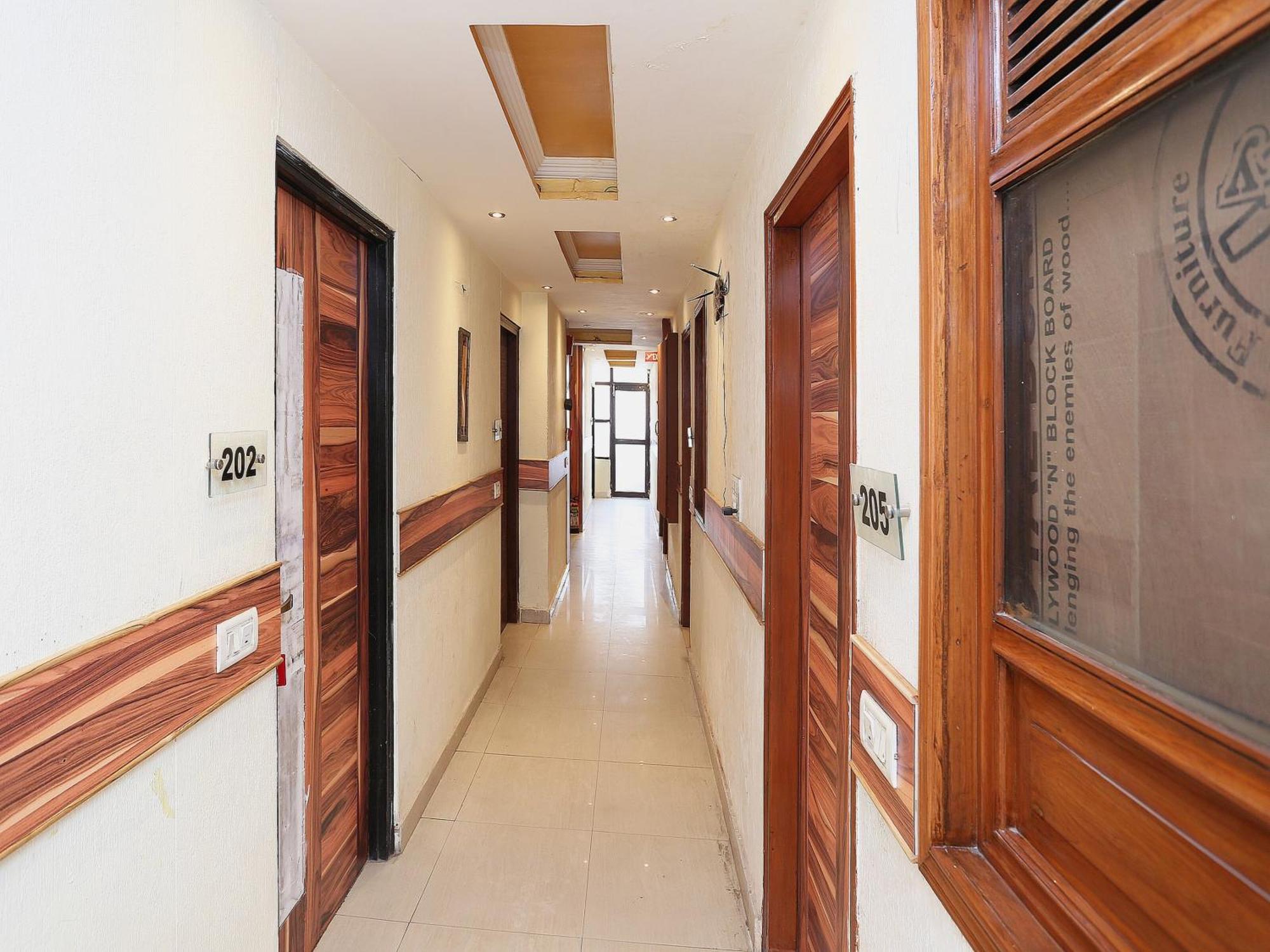 Oyo Flagship F Five 3* New Delhi