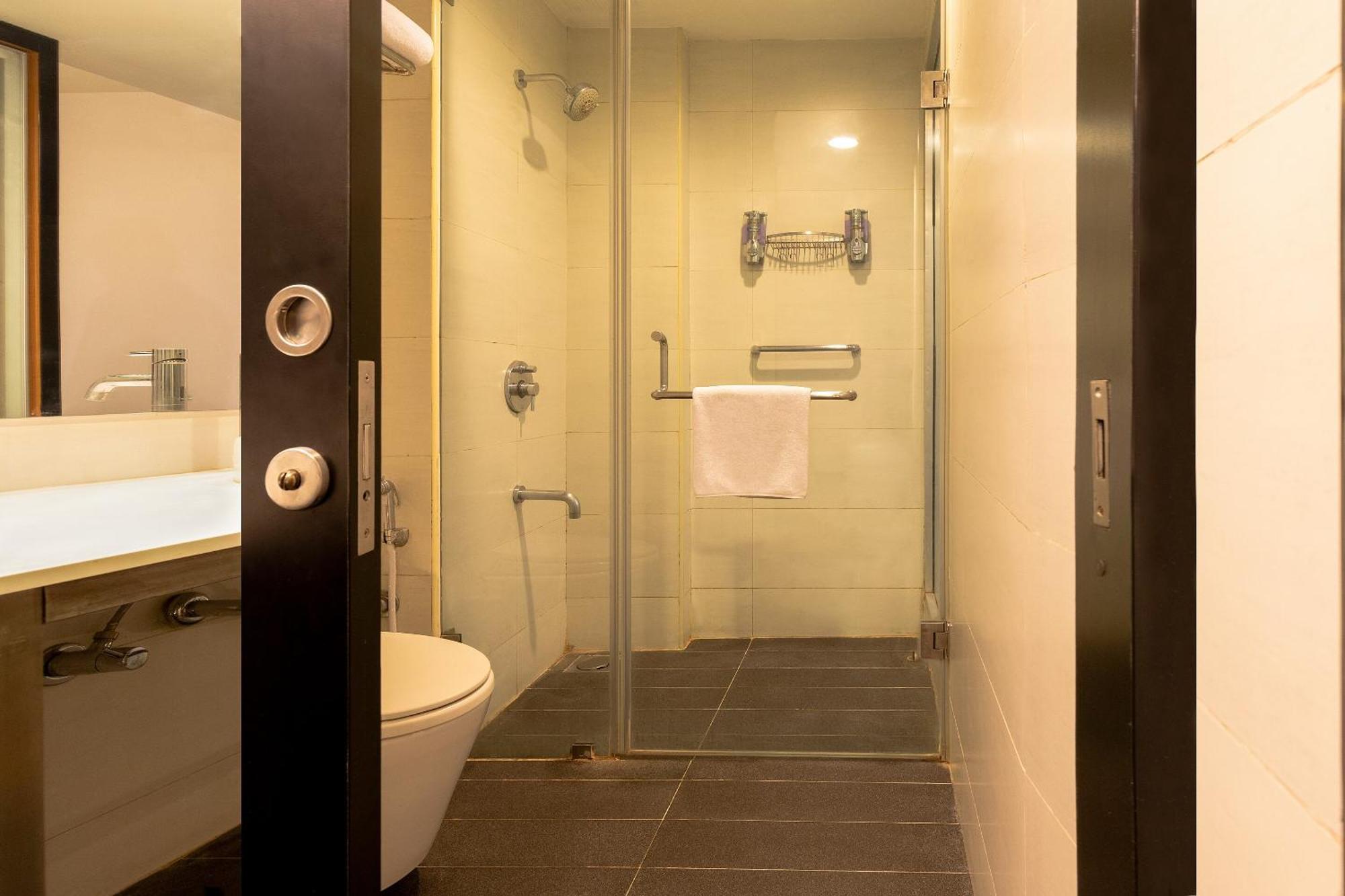 Hotel The Hotel Shanti Near Delhi International Airport Nova Deli